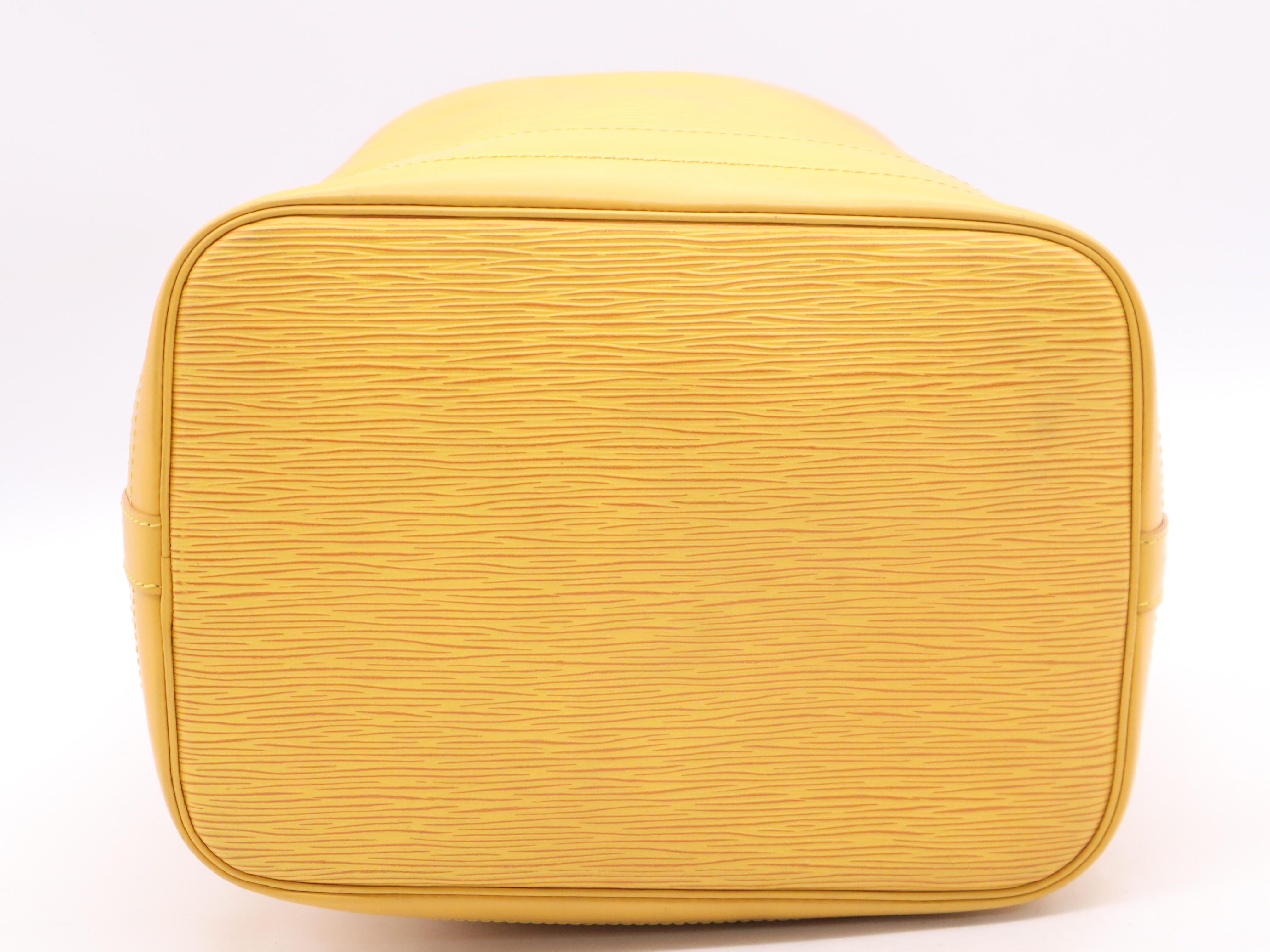 M44009 Epi Noe Tassili Yellow Shoulder Bag — view 4