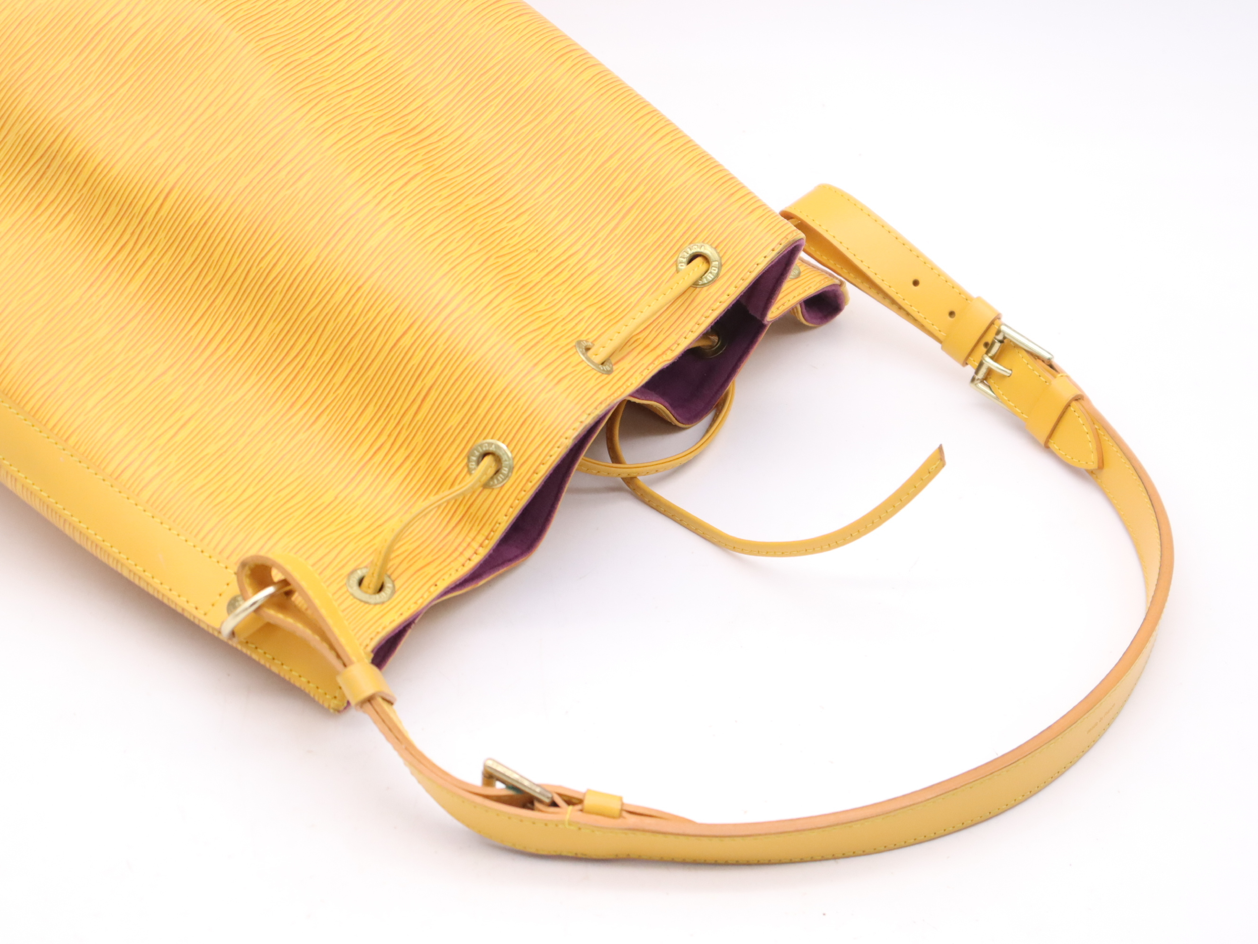 M44009 Epi Noe Tassili Yellow Shoulder Bag — view 6