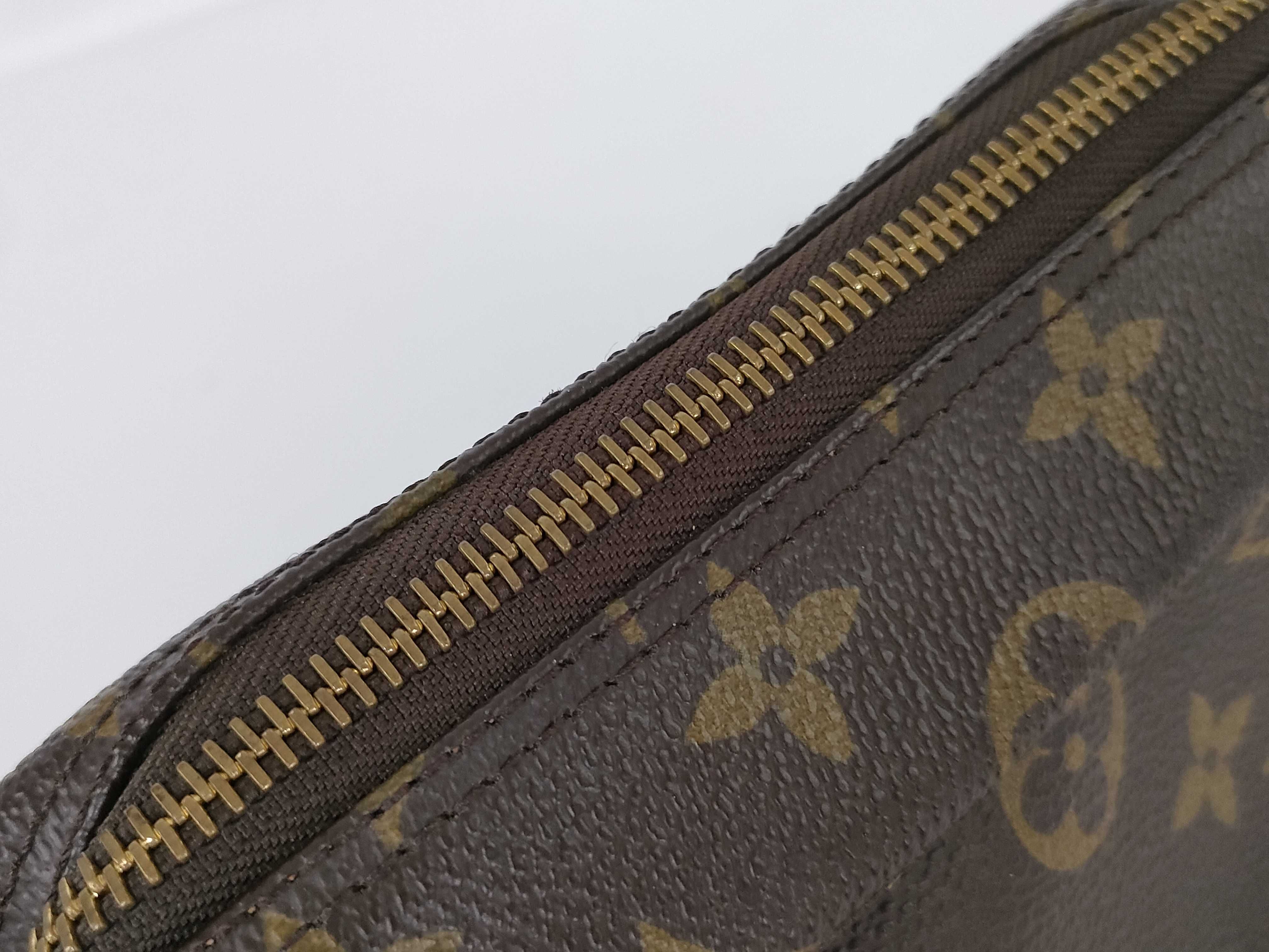 Monogram Louis Vuitton Troussard Toilette 28 Pouch — view 5