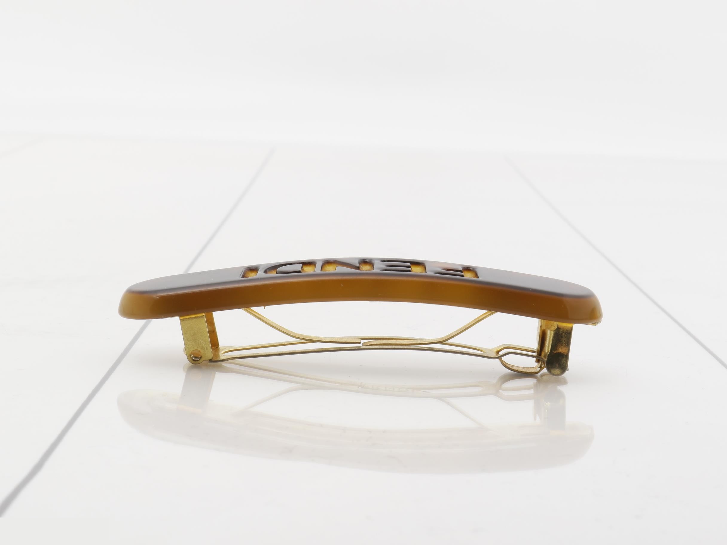 Barrette — view 3