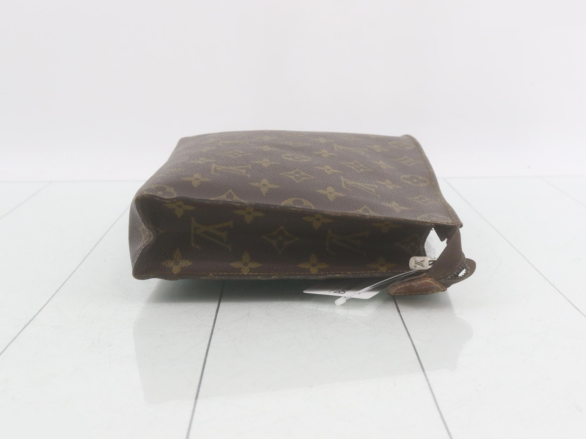 Monogram Poche Toilette 25 x 20 — view 3