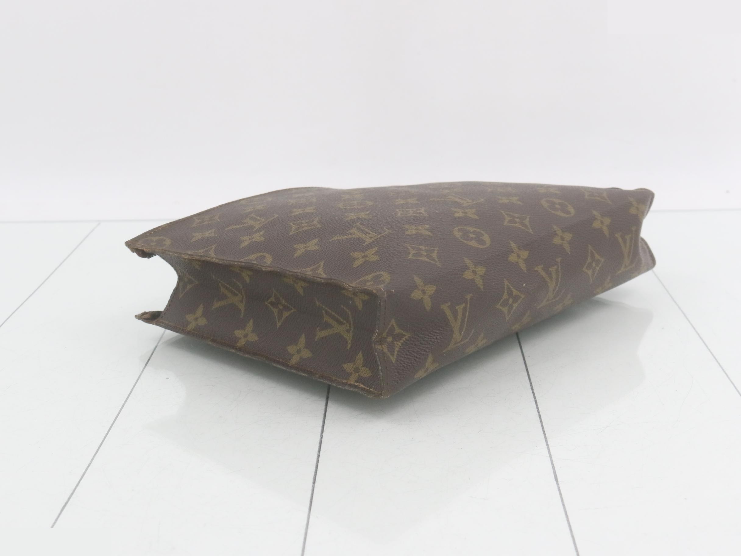 Monogram Poche Toilette 25 x 20 — view 5