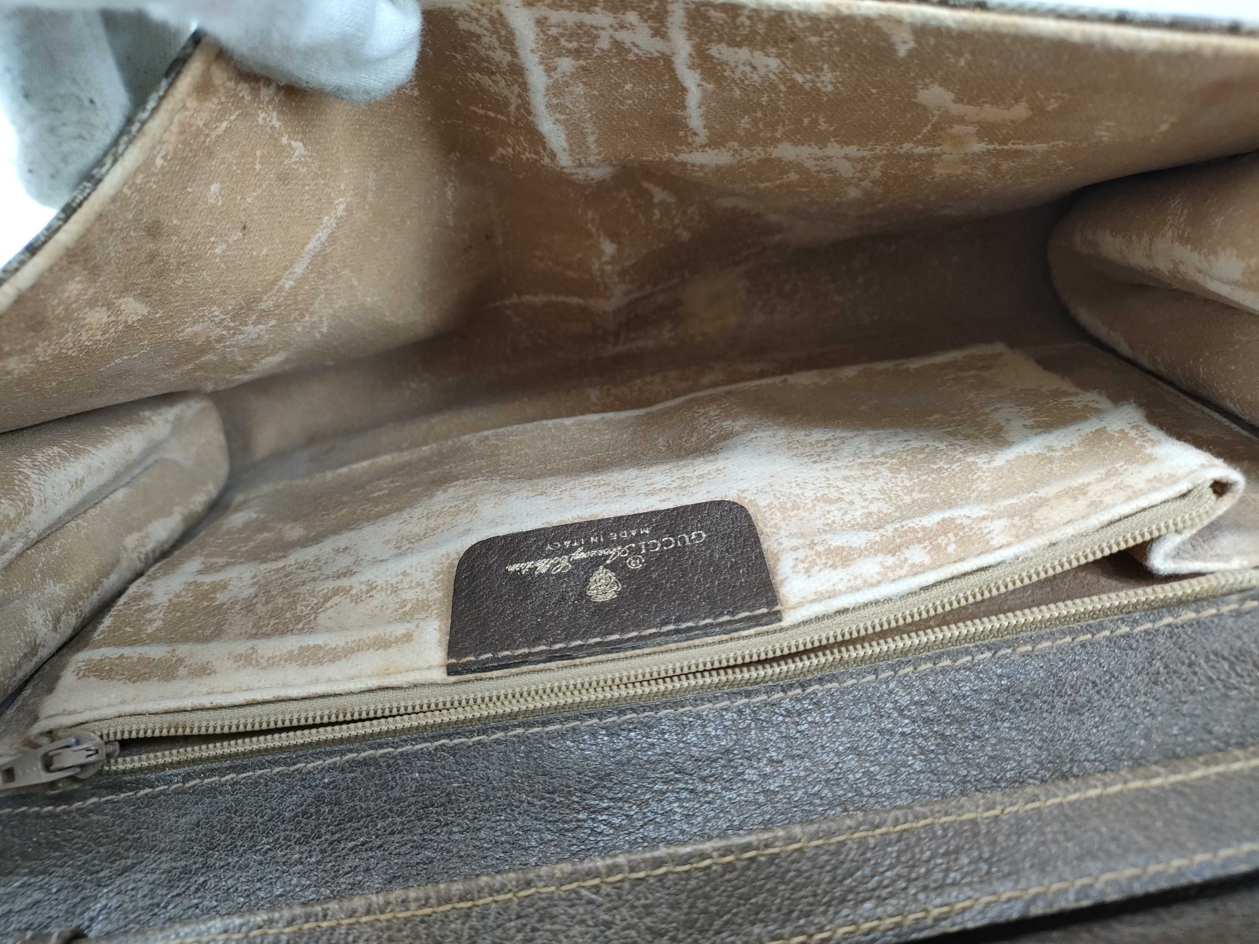 GG Supreme Shoulder Bag — view 9