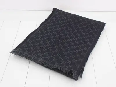 GG scarf with tags