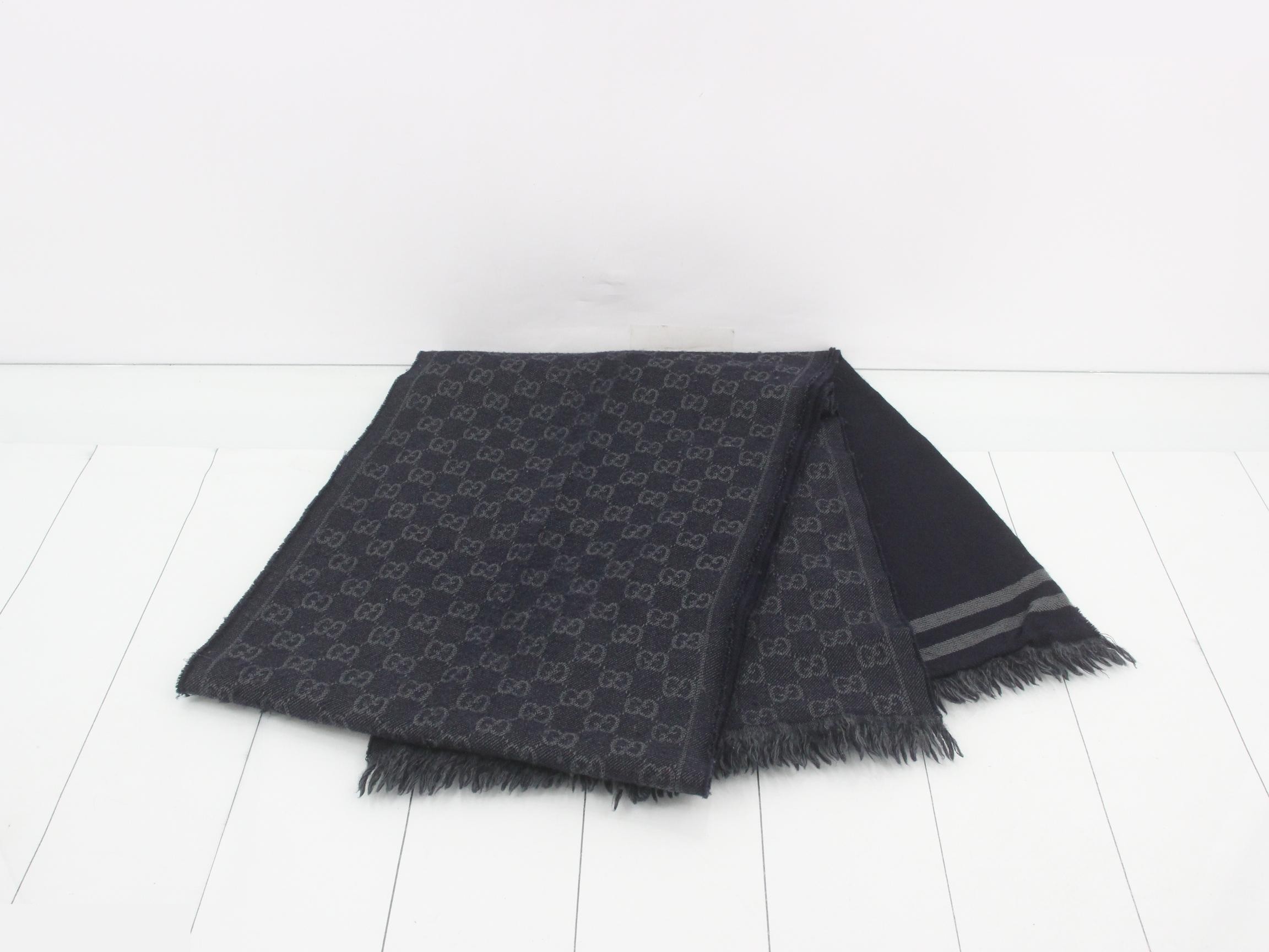 GG scarf with tags — view 3