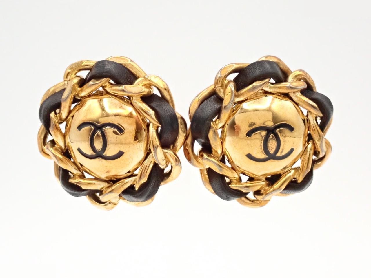 earrings, size 2, stamped with "8", leather braided, Coco Mark, 3.5cm wide, gold plated.