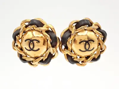 earrings, size 2, stamped with "8", leather braided, Coco Mark, 3.5cm wide, gold plated.