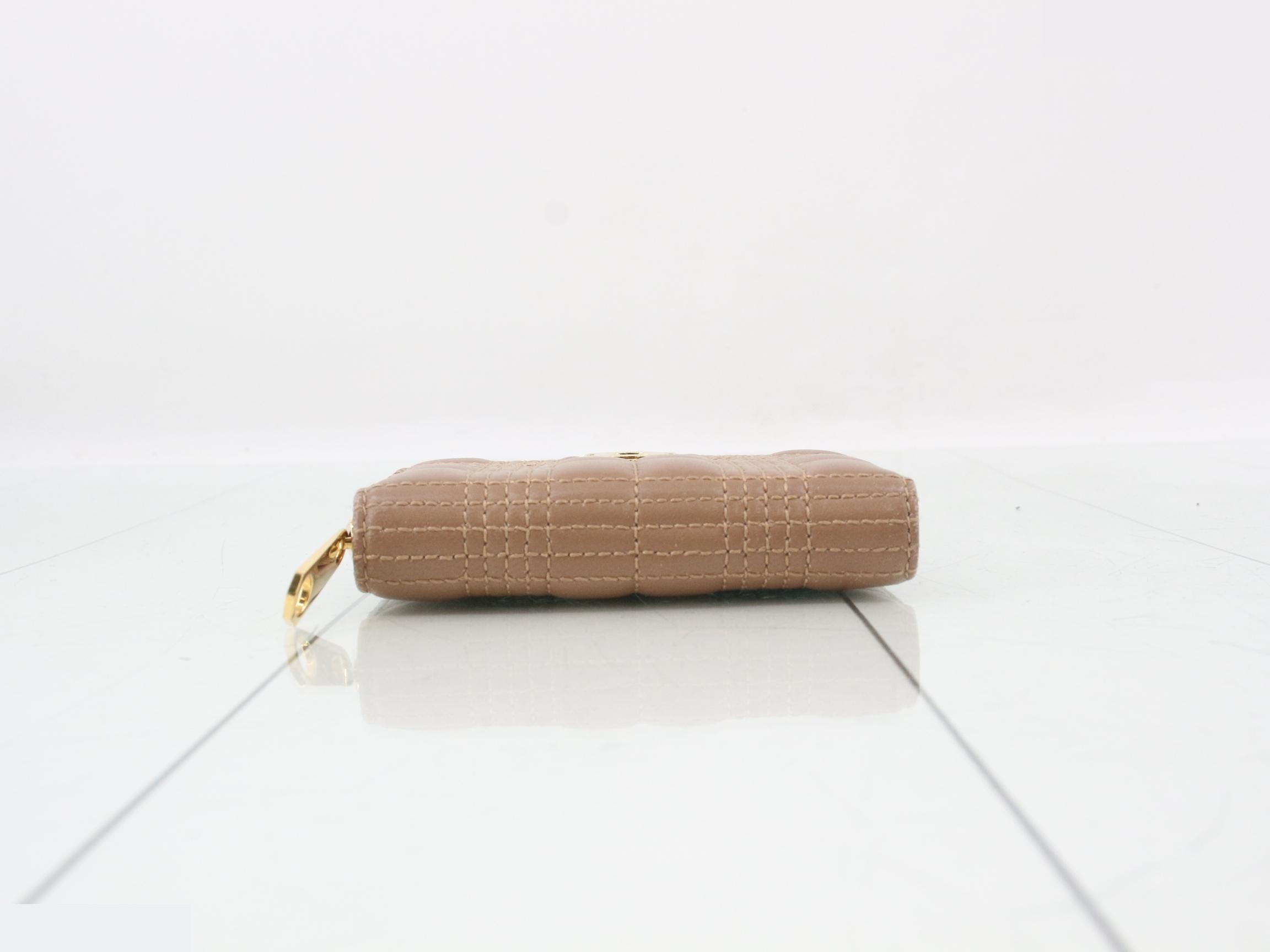 wallet — view 3