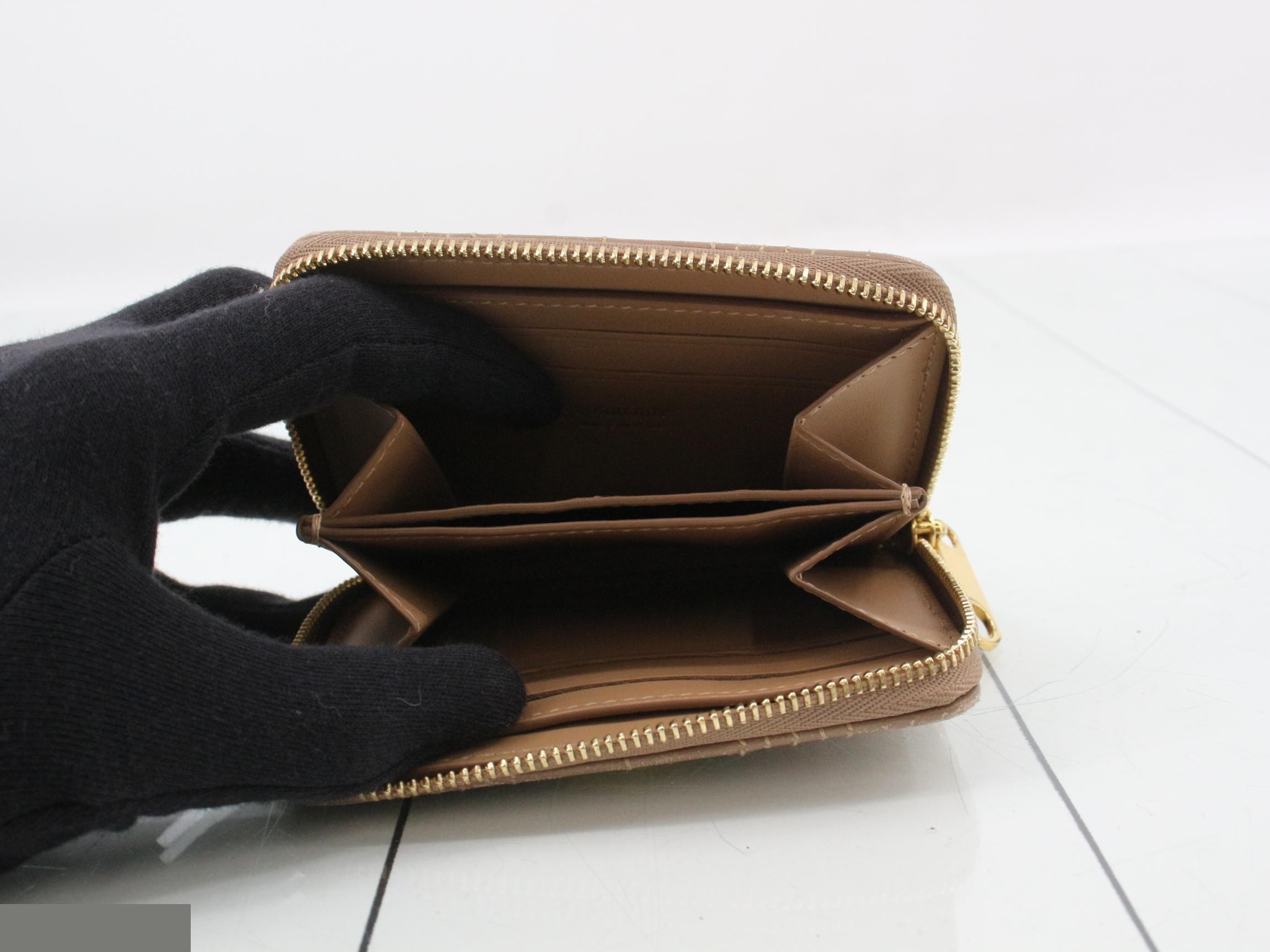 wallet — view 4