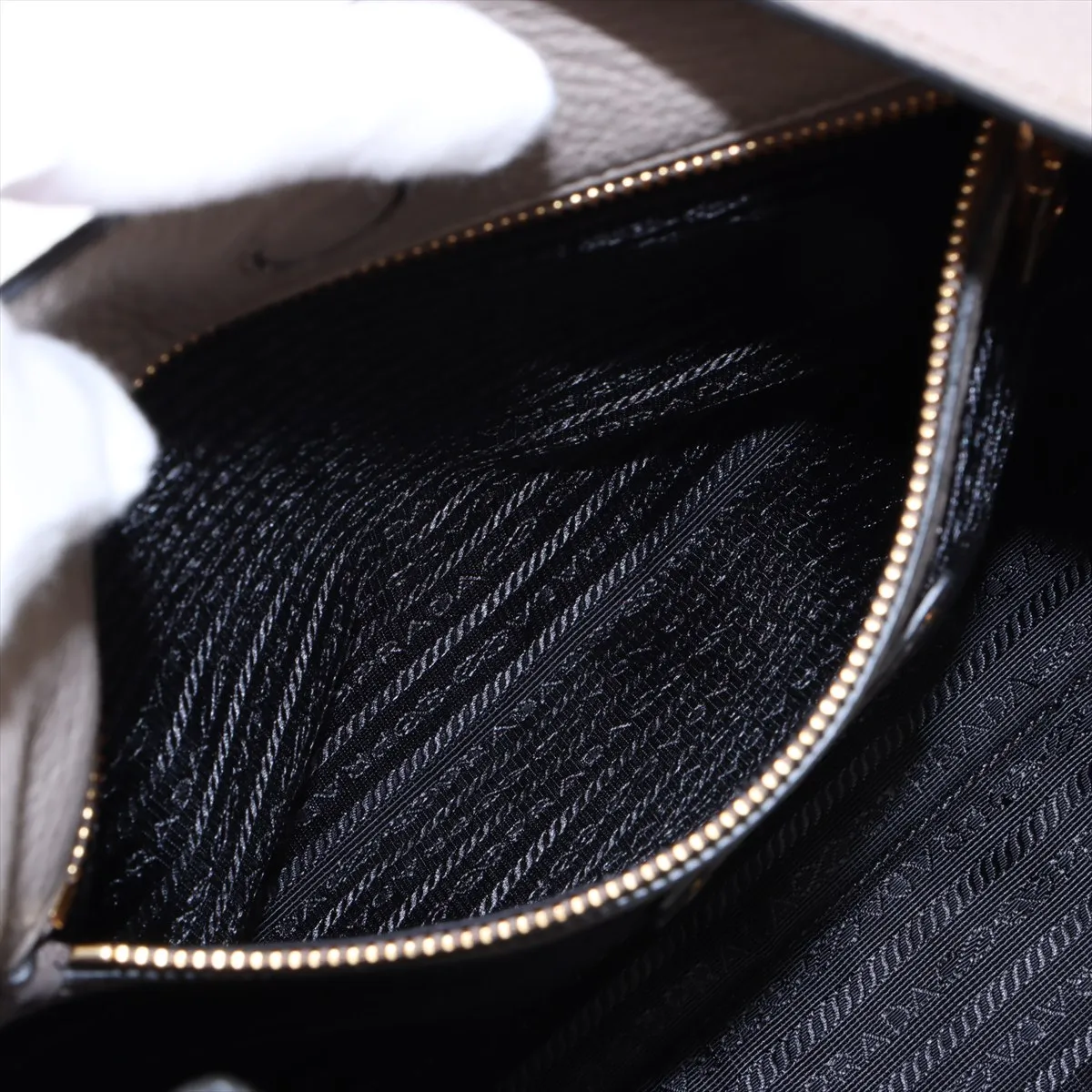 Vitello Phoenix Leather Shoulder Bag Greige — view 8