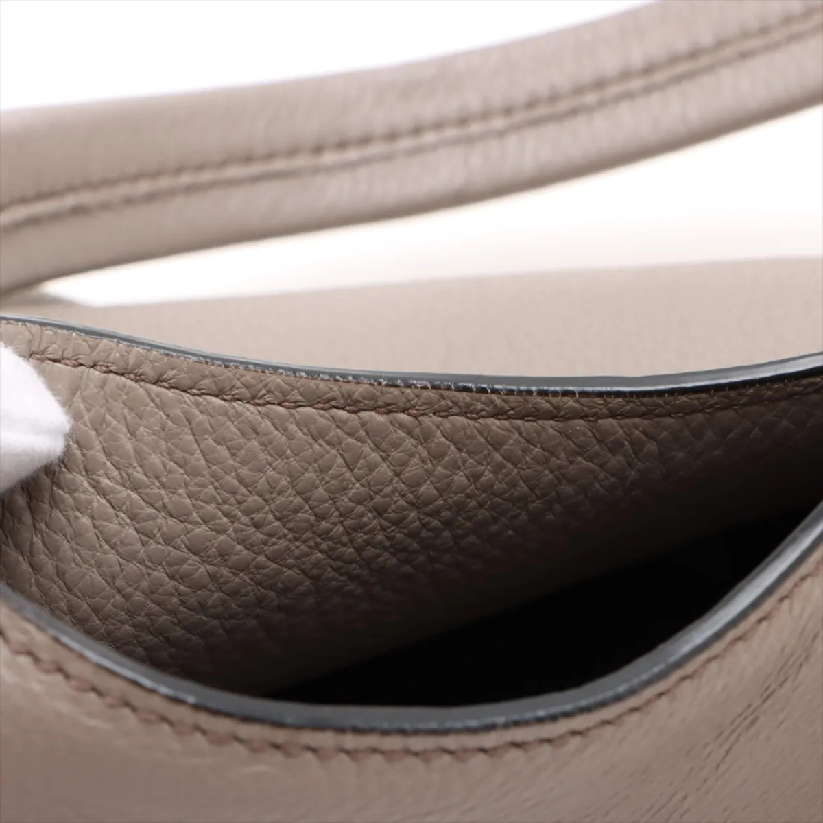 Vitello Phoenix Leather Shoulder Bag Greige — view 10