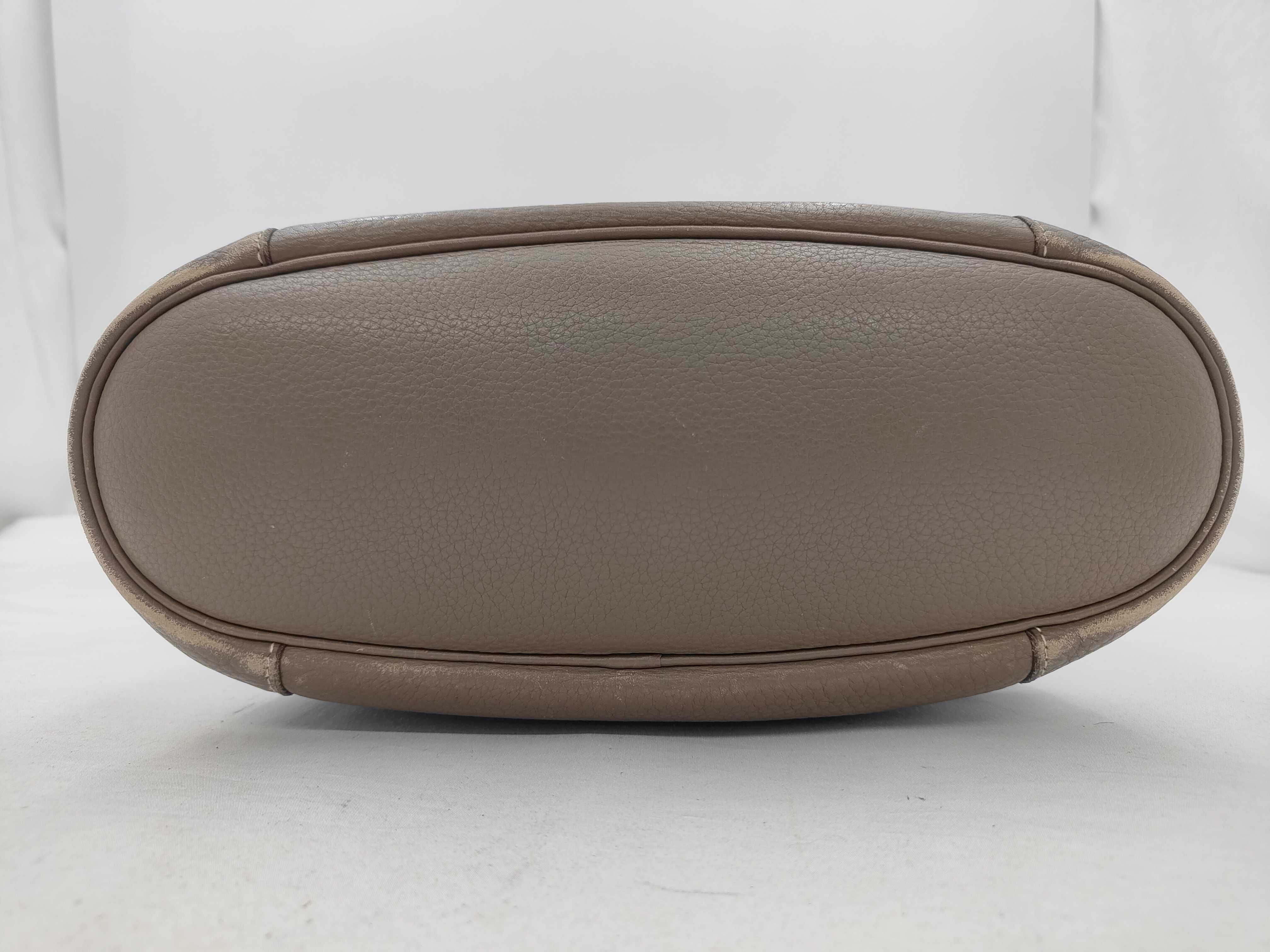 Good News GM Shoulder Bag, Taurillon Clemence Leather, Etoupe, Silver Hardware, L Stamp — view 7