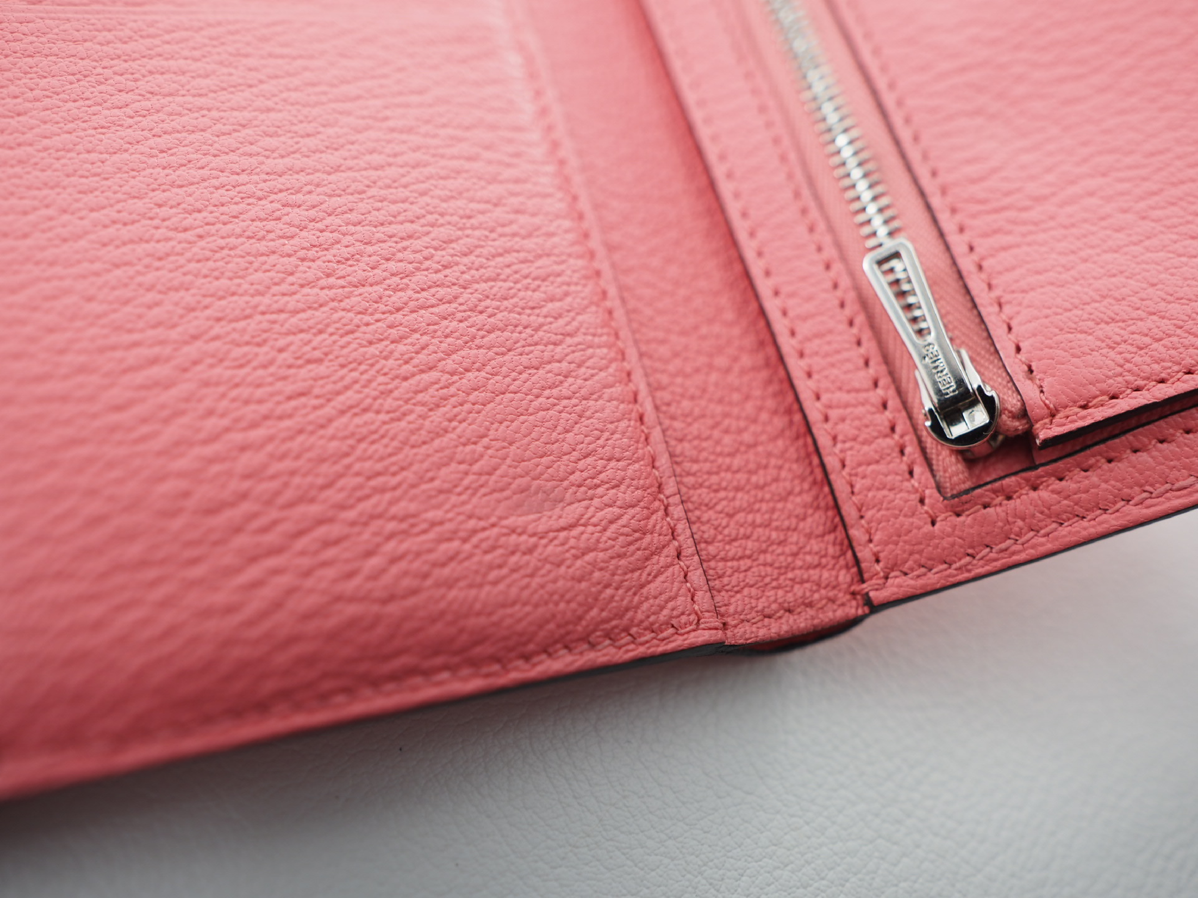 (Hermes) 2024 Bearn Combination Chevre Mysore Rose Azalee Silver Hardware W Stamp Wallet — view 12