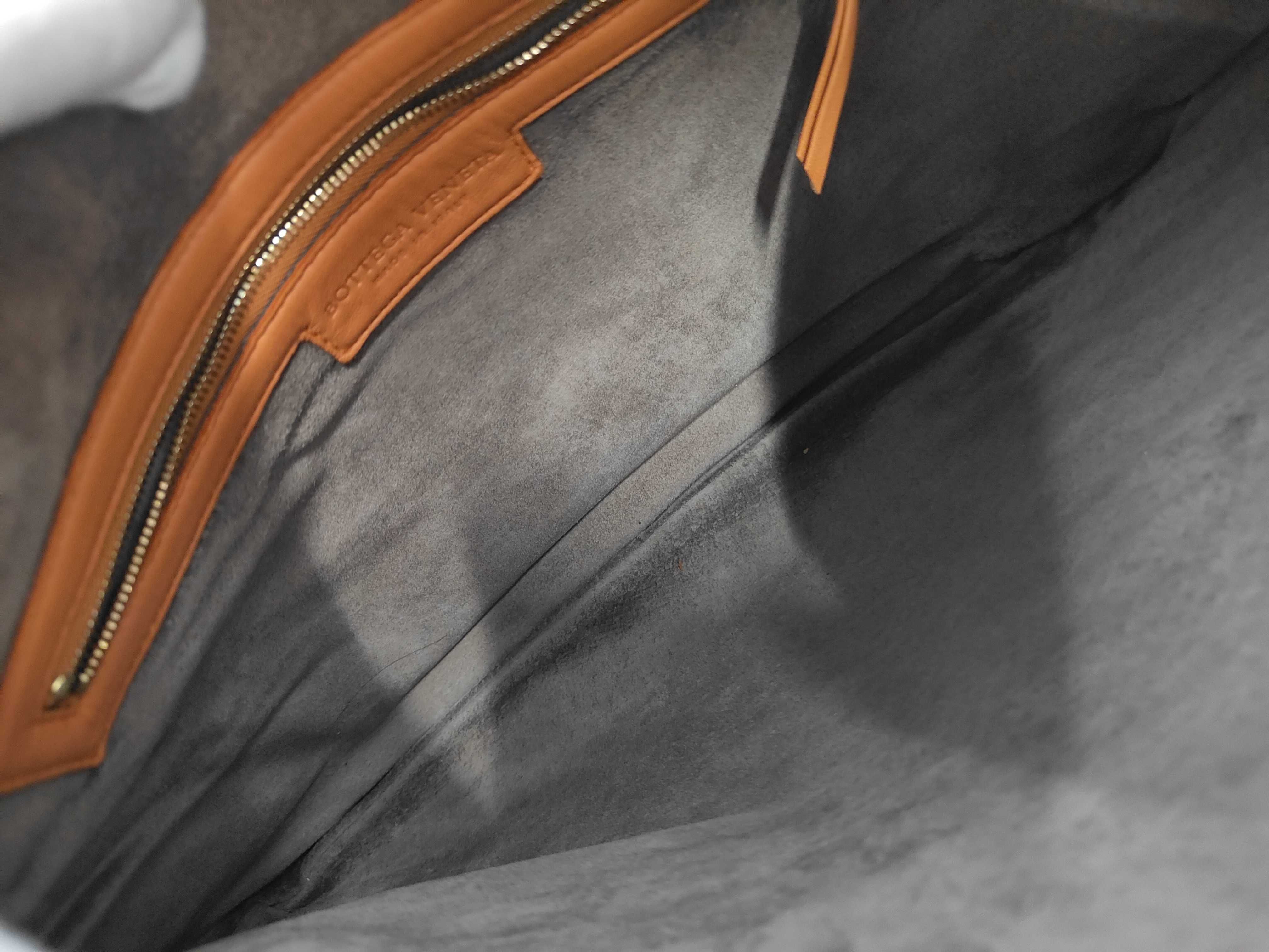 Intrecciato One-Shoulder Hobo Bag with Mirror - Handbag — view 12