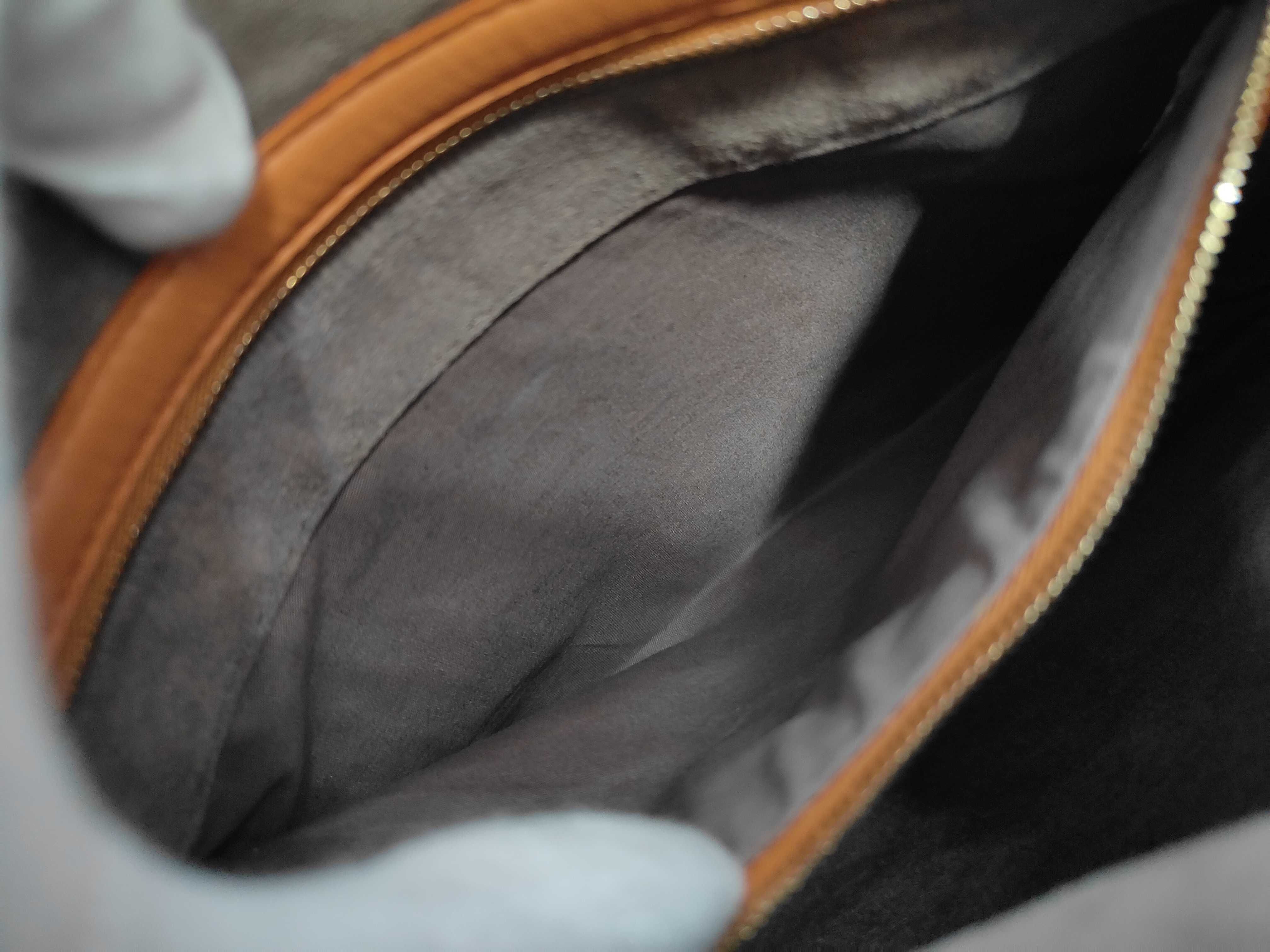 Intrecciato One-Shoulder Hobo Bag with Mirror - Handbag — view 10