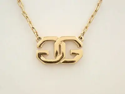 necklace; neck circumference approximately 38 cm