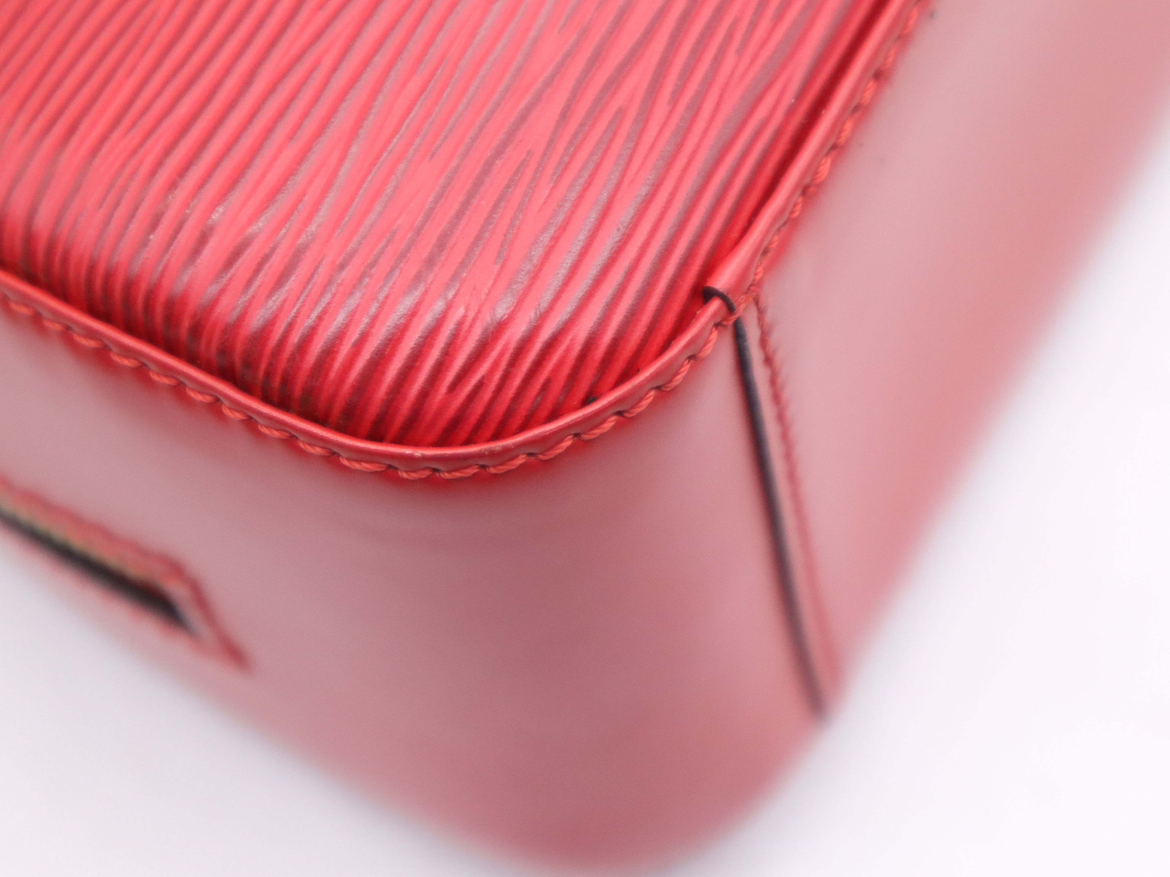 M52087 Epi Jasmine Castilian Red Handbag — view 9