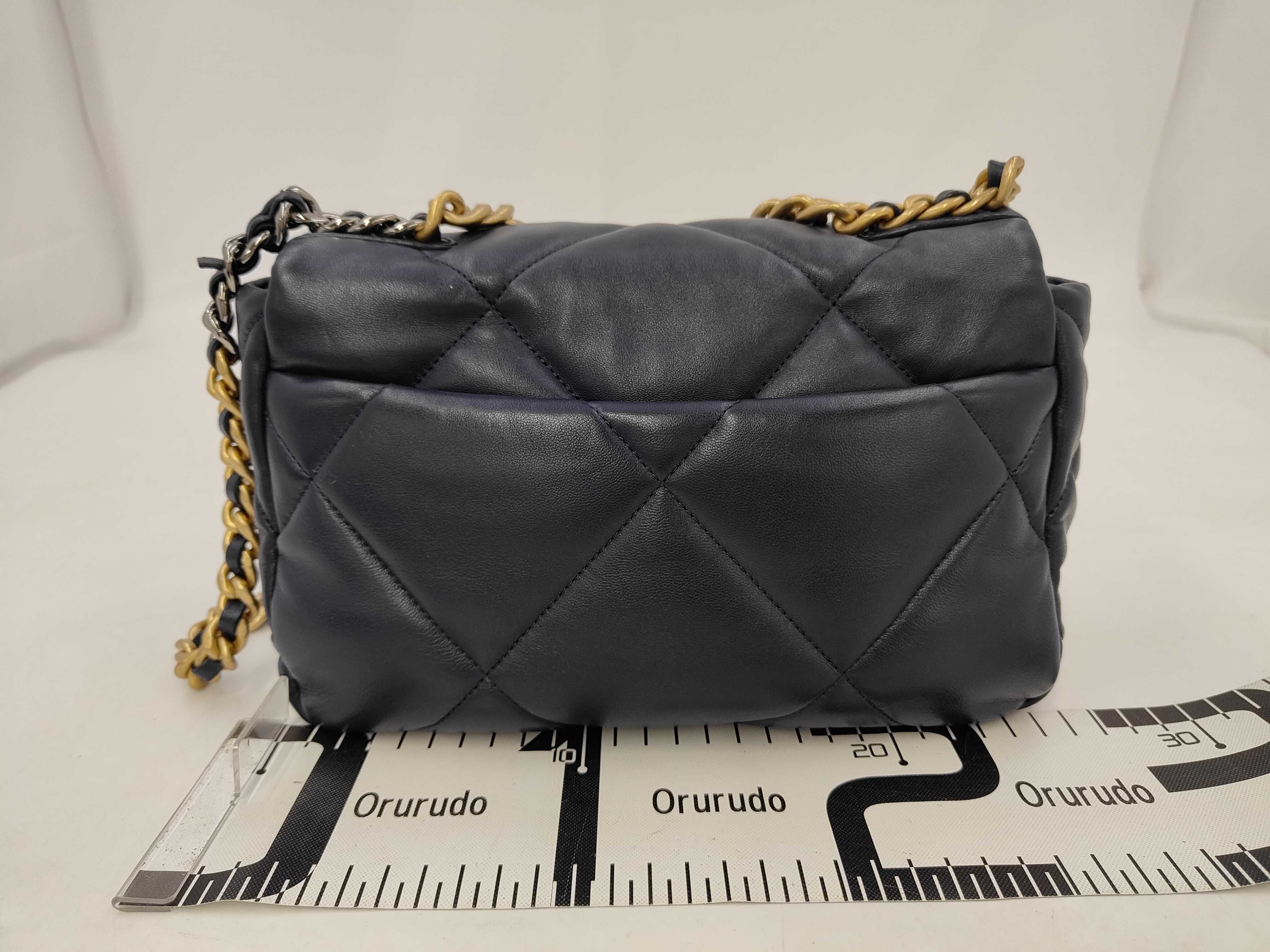 CHANEL19 Matelassé Chain Shoulder Bag Navy Lambskin Gold Hardware Bag — view 2