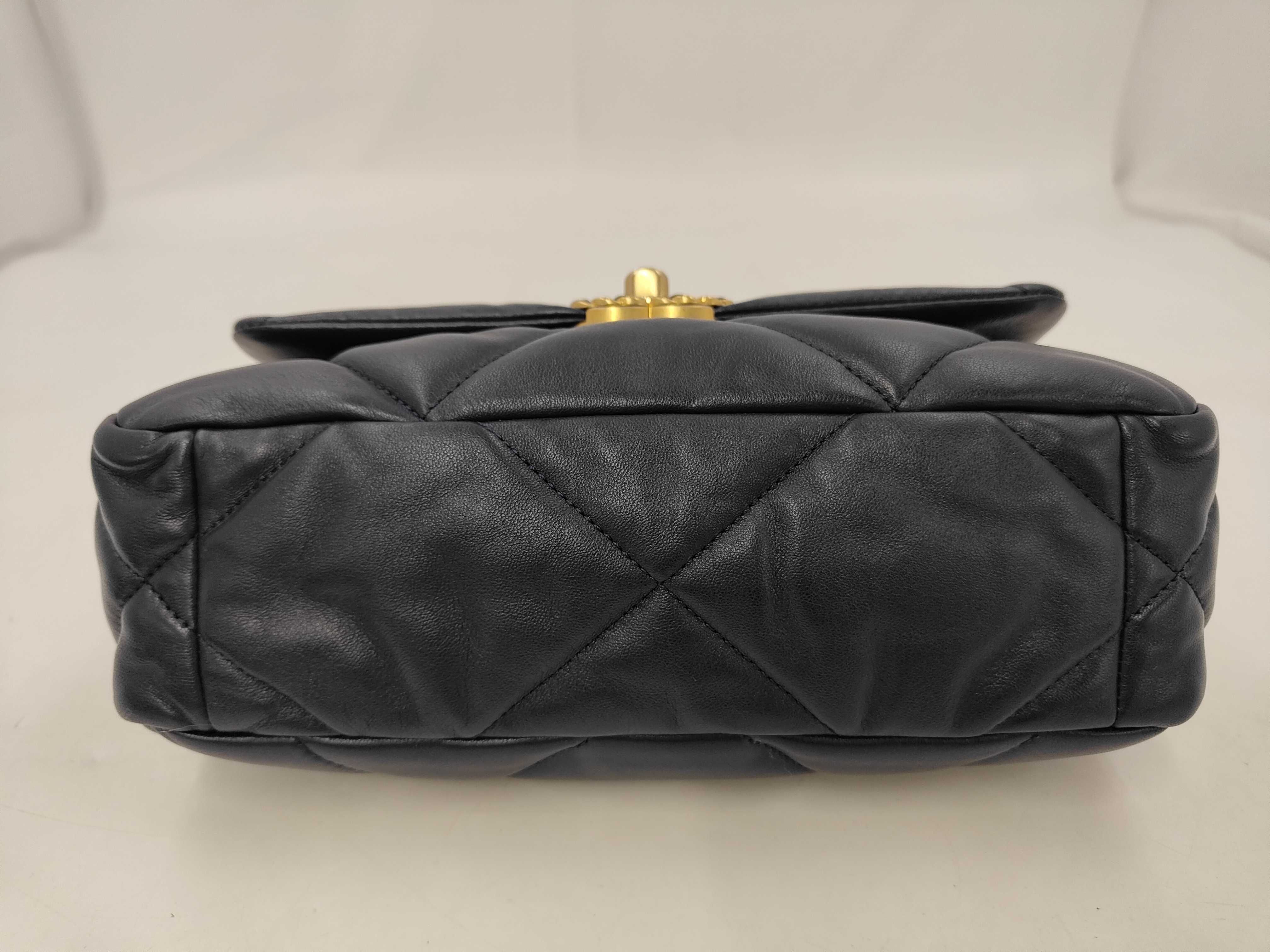 CHANEL19 Matelassé Chain Shoulder Bag Navy Lambskin Gold Hardware Bag — view 3