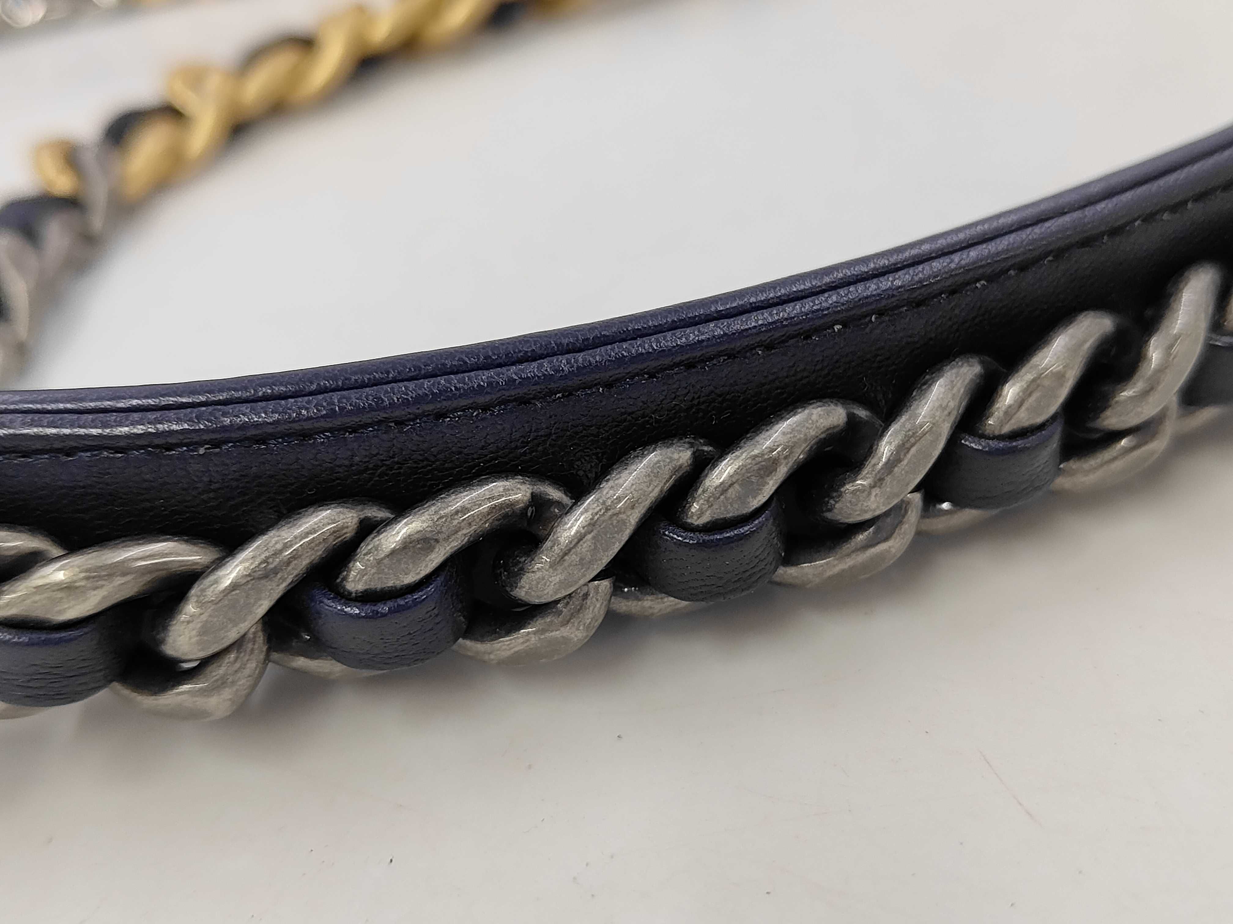 CHANEL19 Matelassé Chain Shoulder Bag Navy Lambskin Gold Hardware Bag — view 6