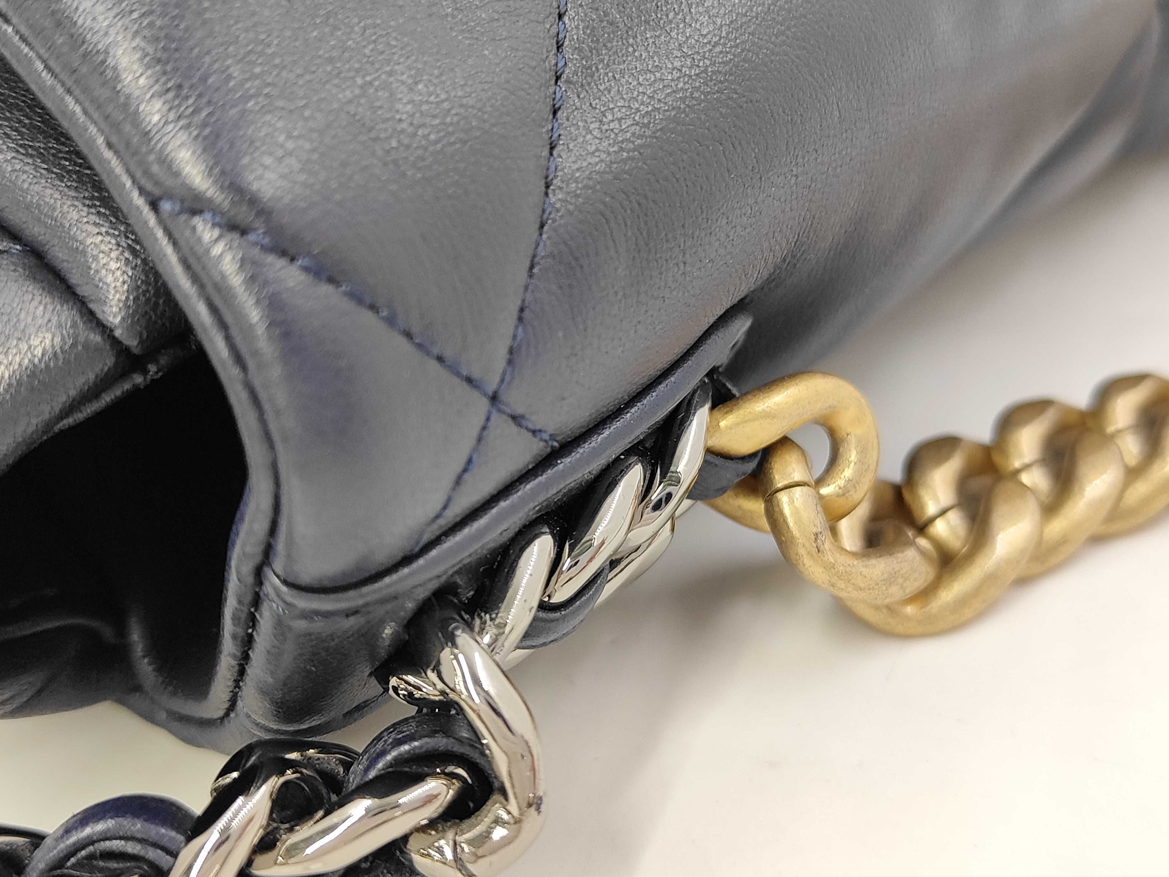 CHANEL19 Matelassé Chain Shoulder Bag Navy Lambskin Gold Hardware Bag — view 8