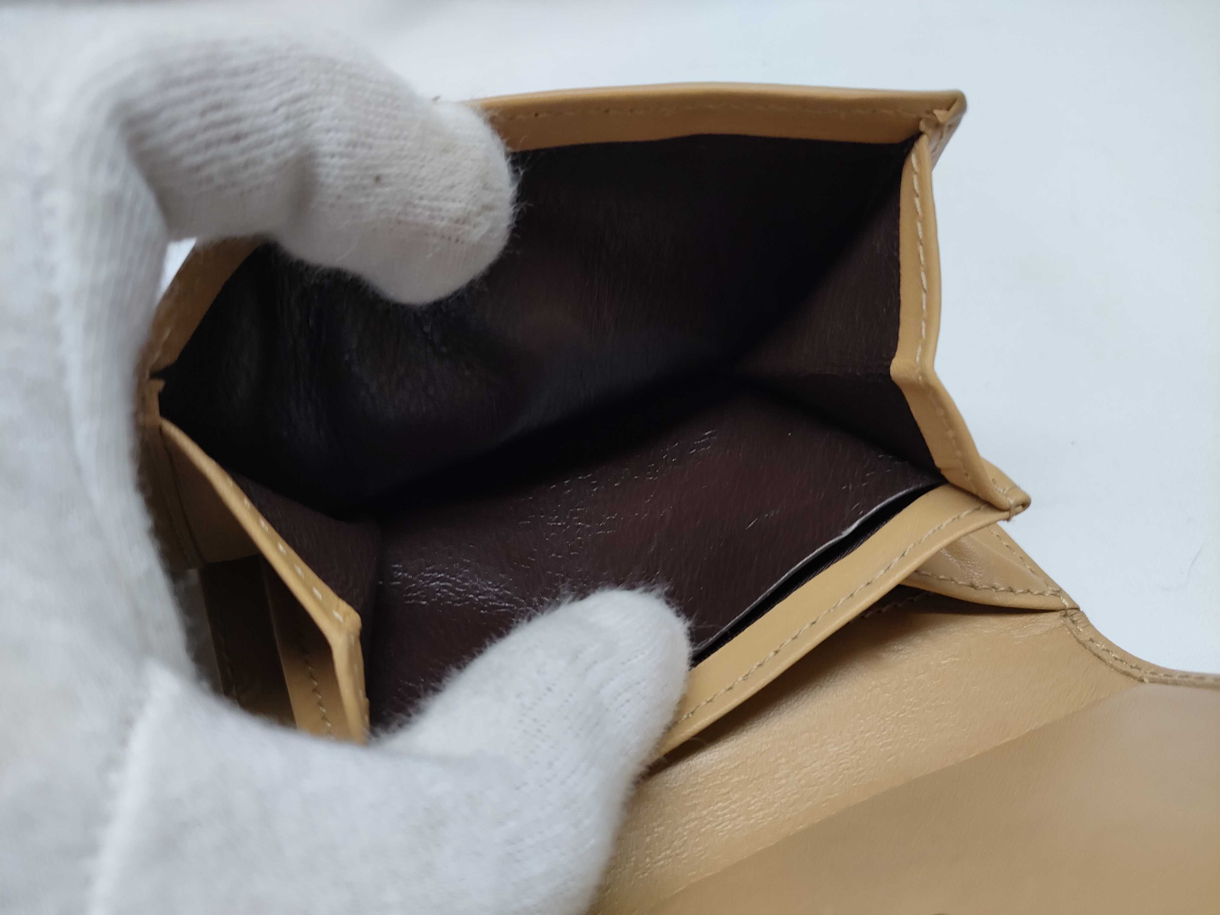 Snap-closure folding wallet — view 11