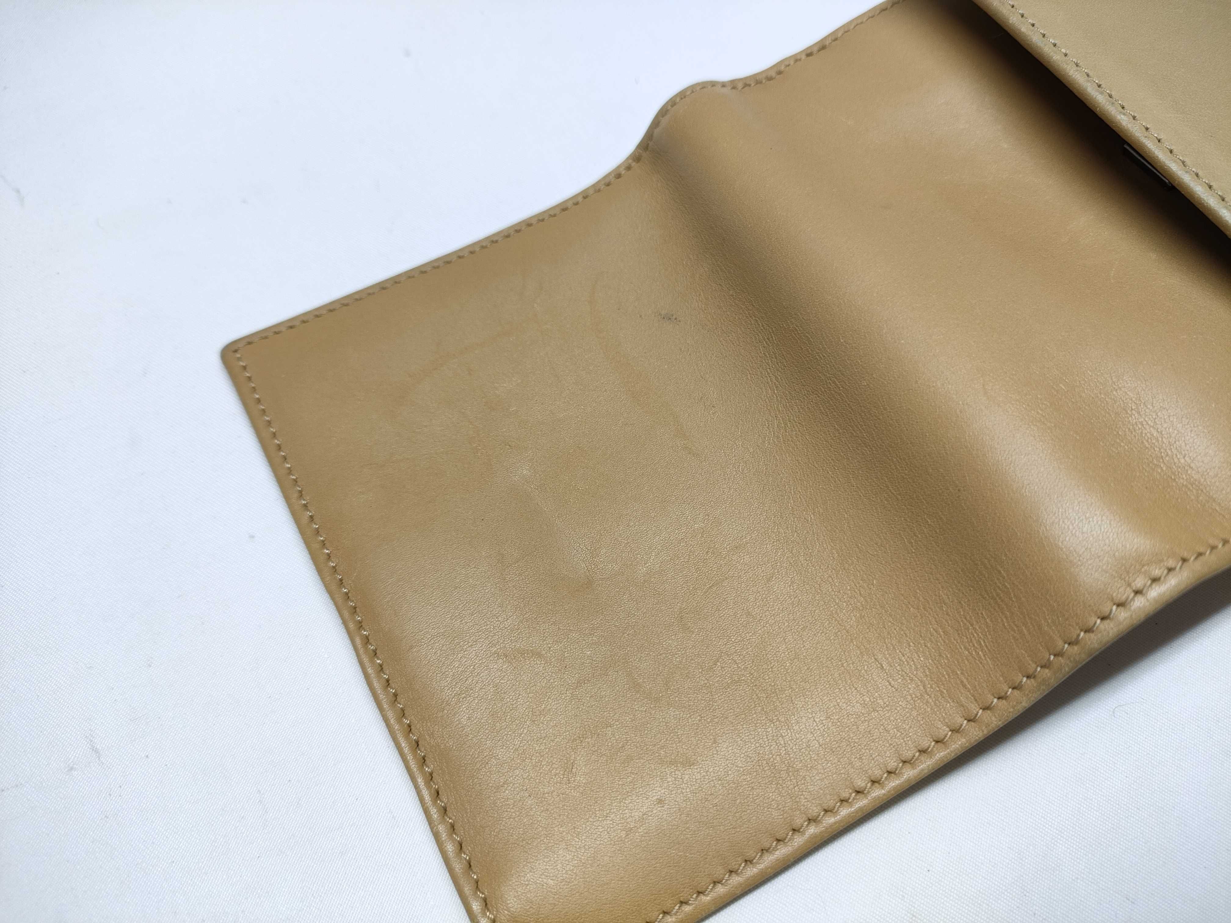 Snap-closure folding wallet — view 15