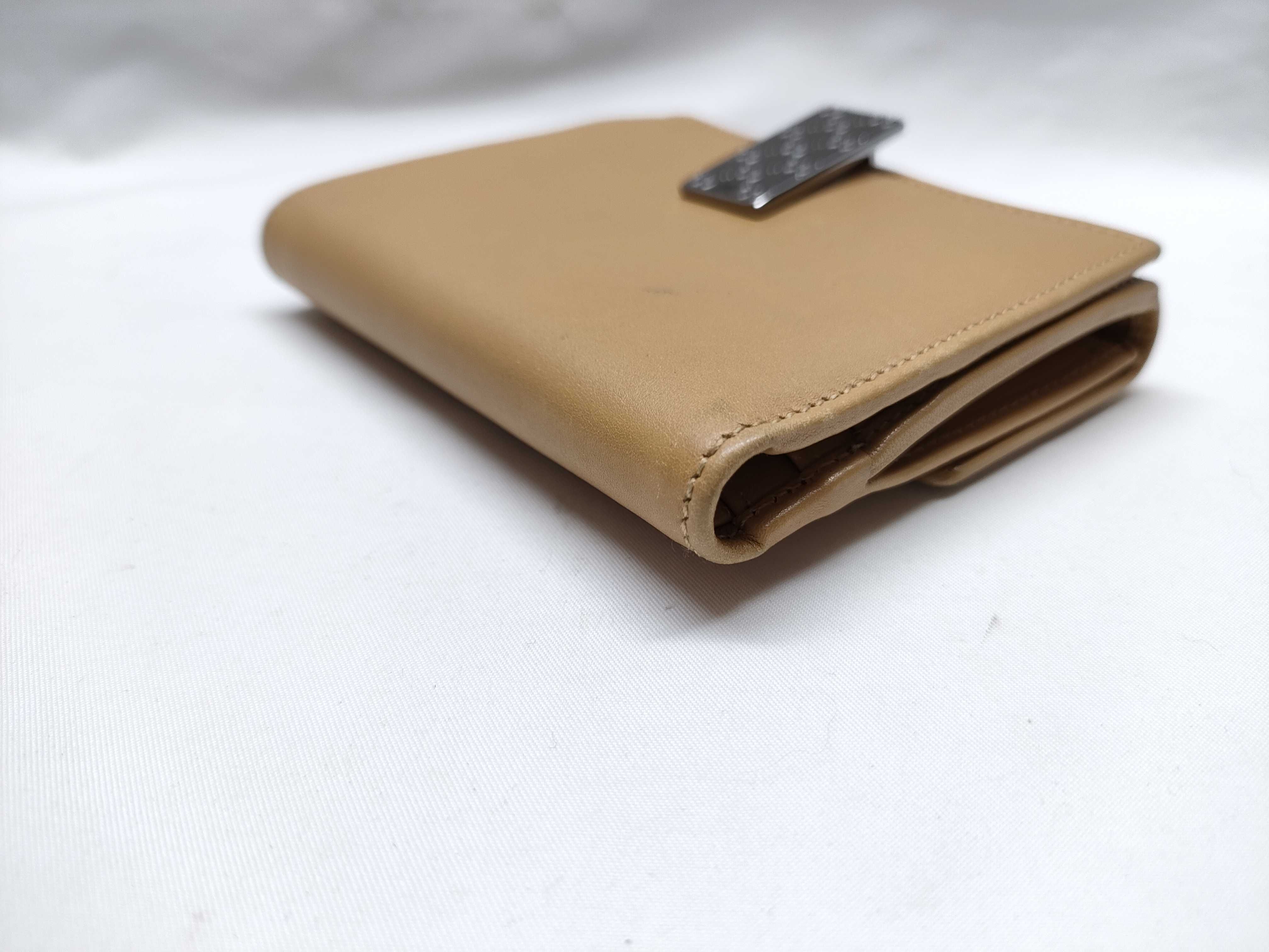 Snap-closure folding wallet — view 3