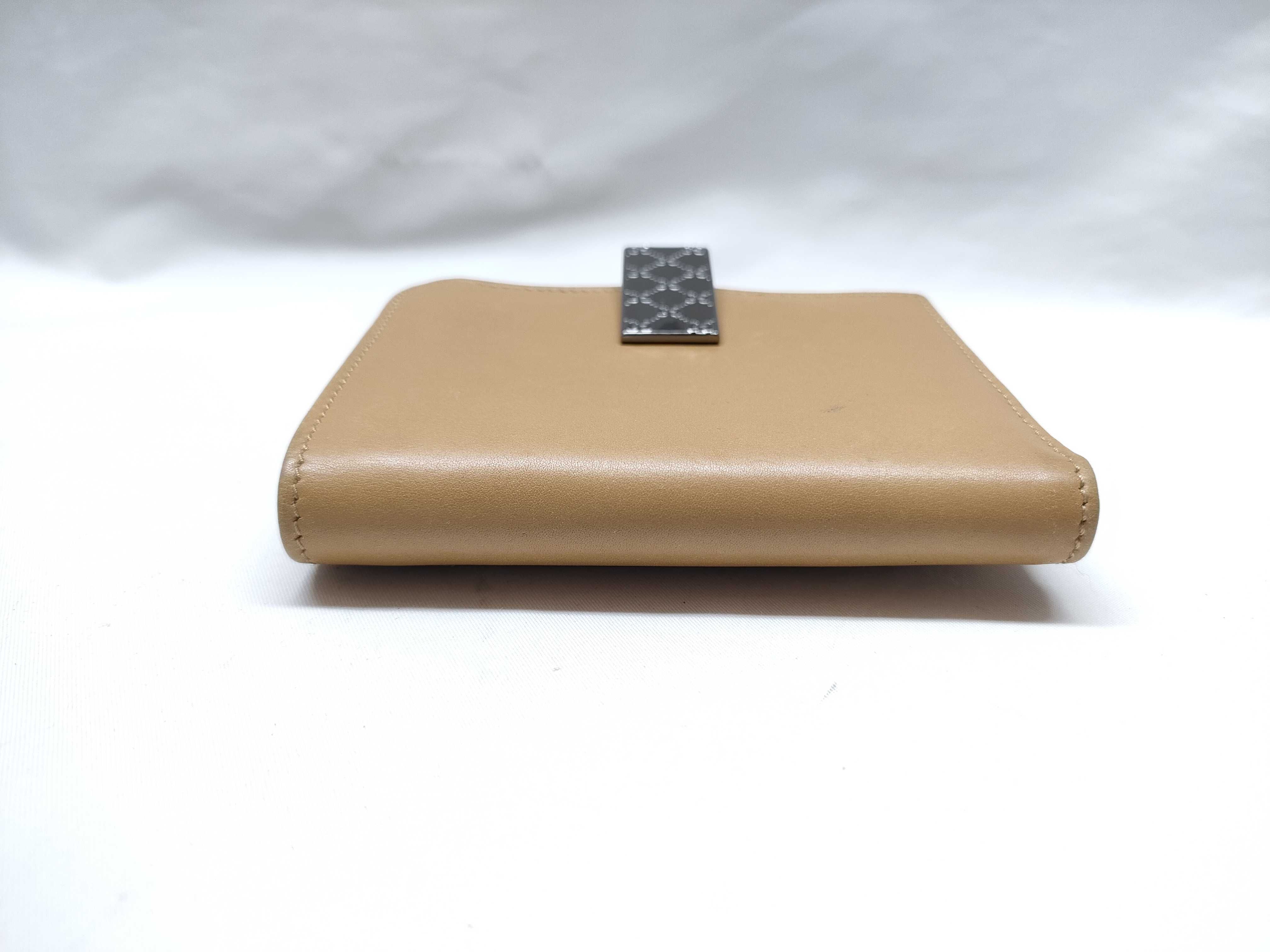 Snap-closure folding wallet — view 4