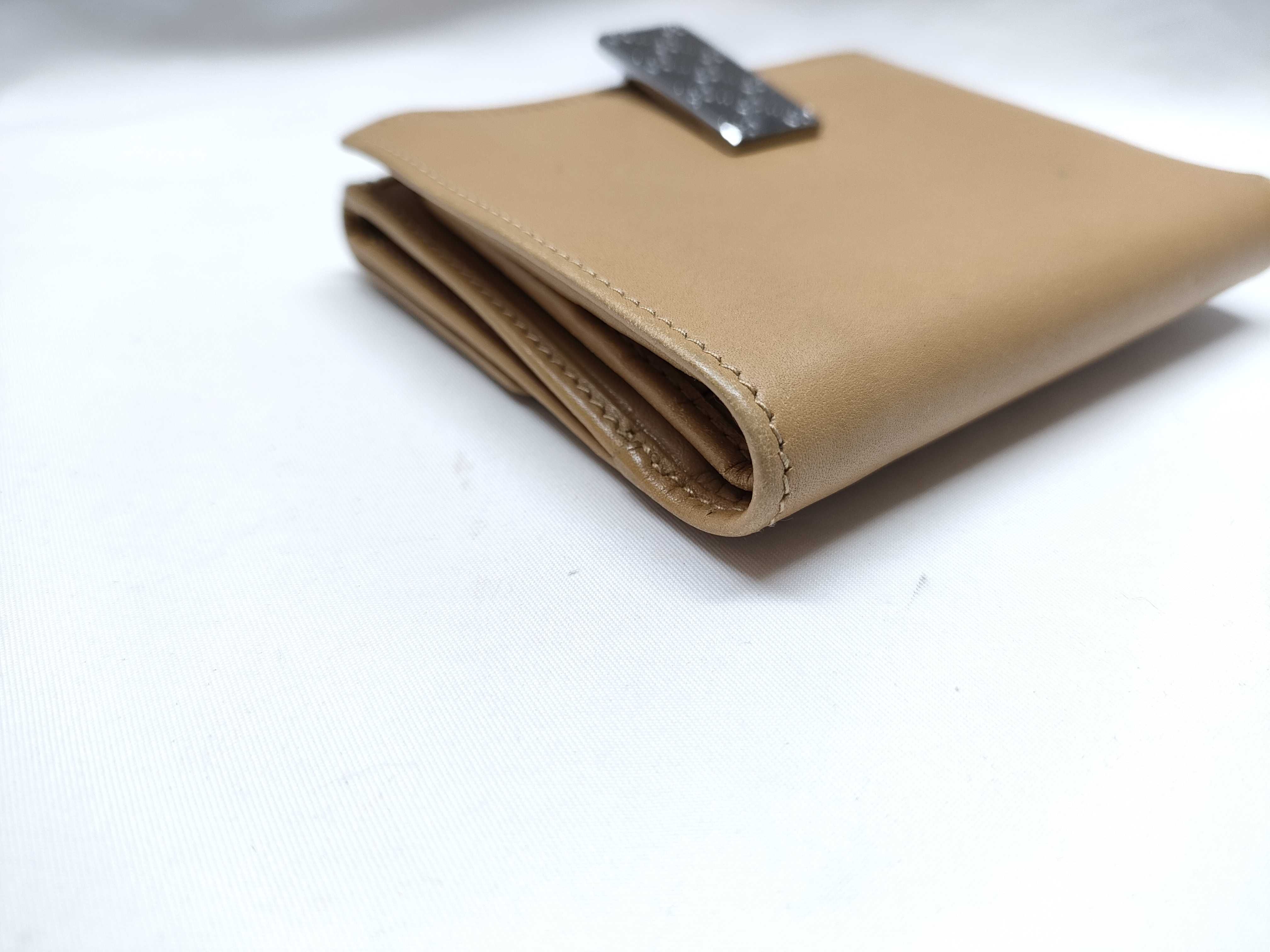 Snap-closure folding wallet — view 5