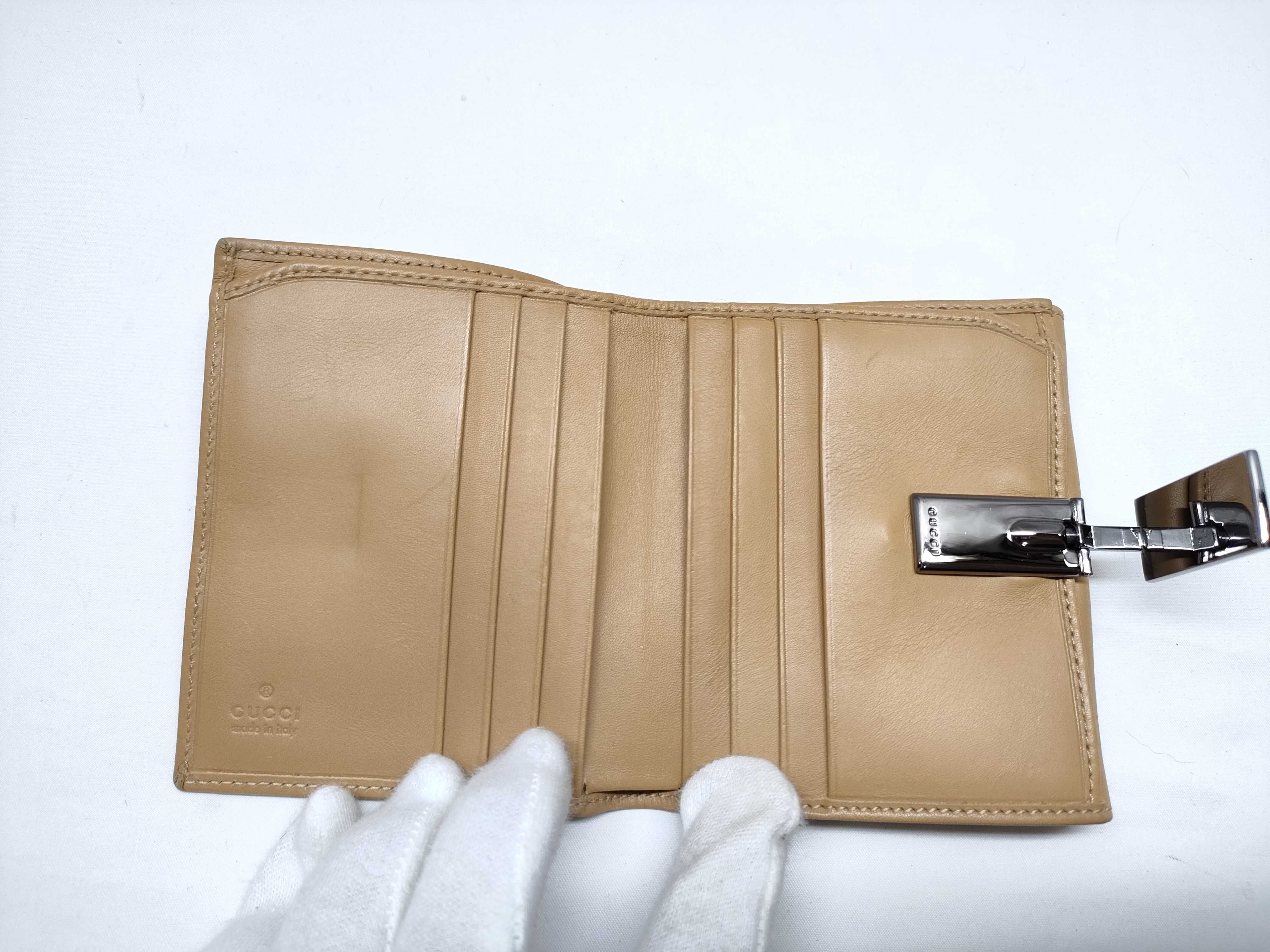 Snap-closure folding wallet — view 7