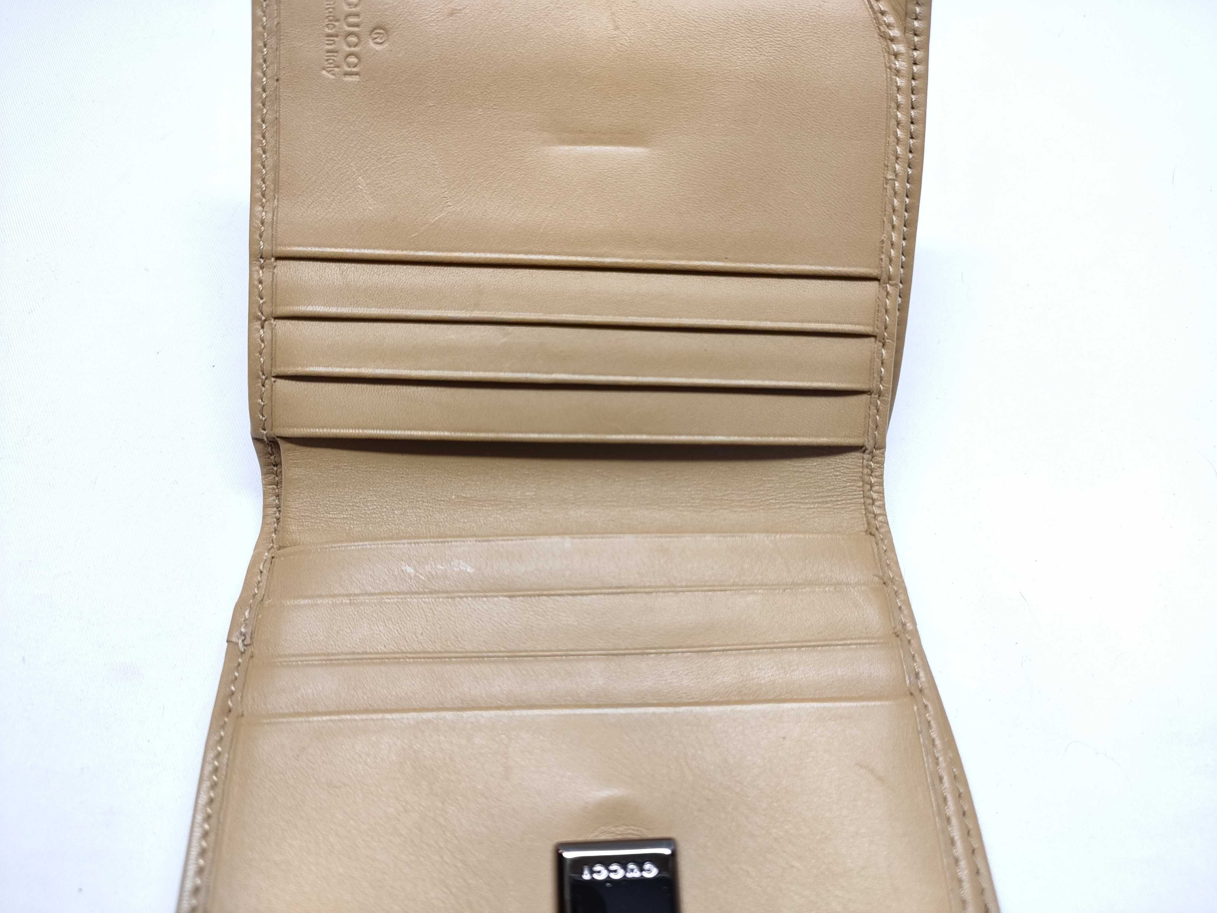 Snap-closure folding wallet — view 9
