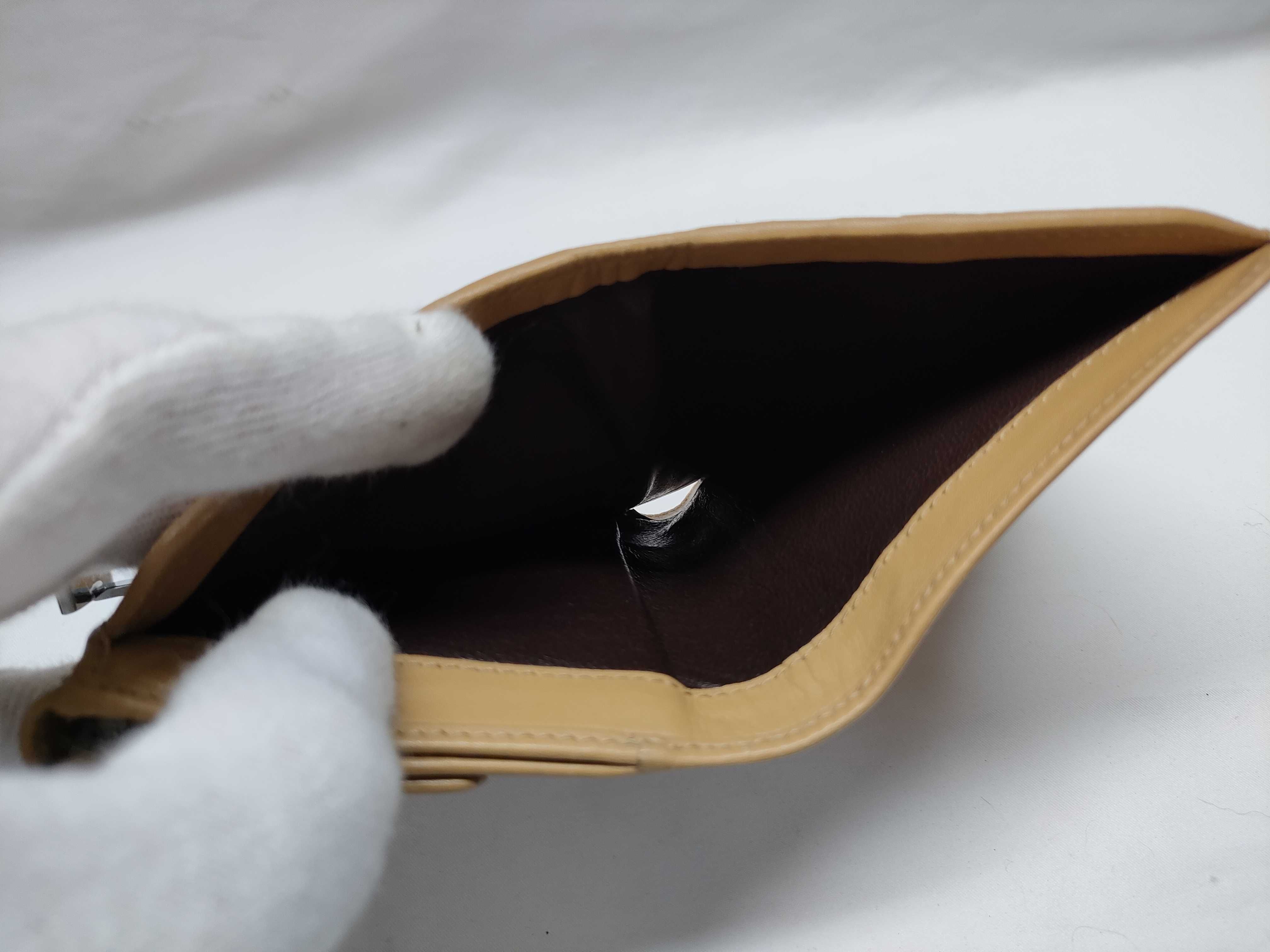 Snap-closure folding wallet — view 10