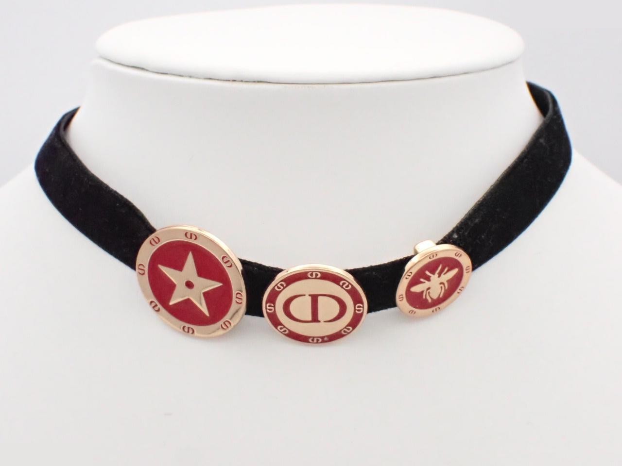 Other lines: Small items, accessories, chokers, logo, bee, star, red — view 3