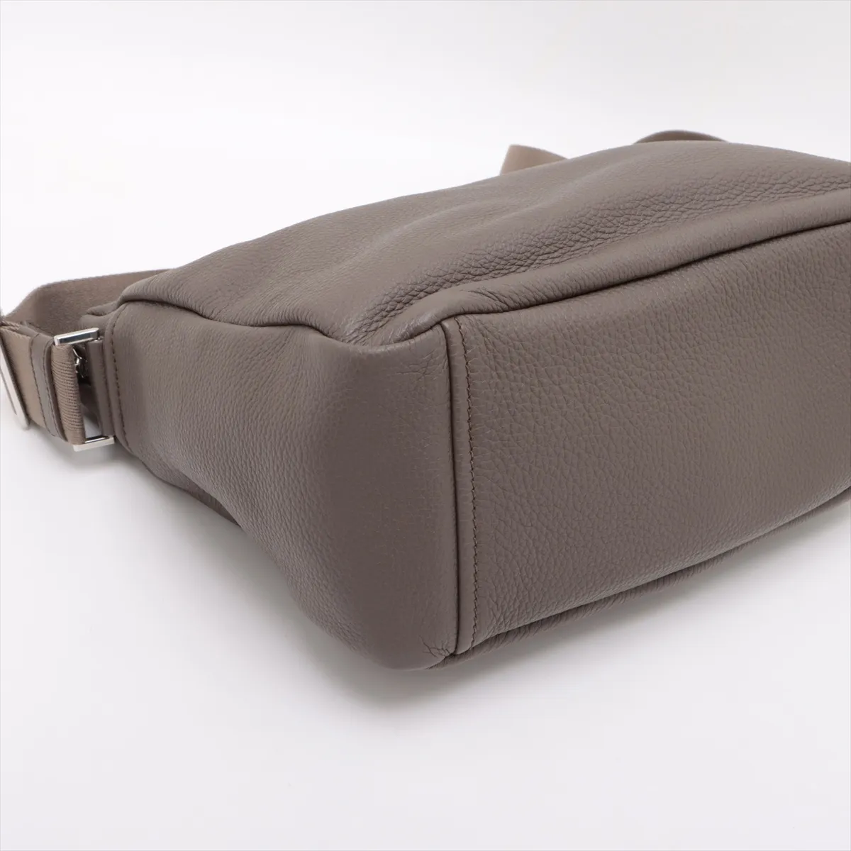 Vitello Dino Leather Shoulder Bag Gray 2VH182 — view 4