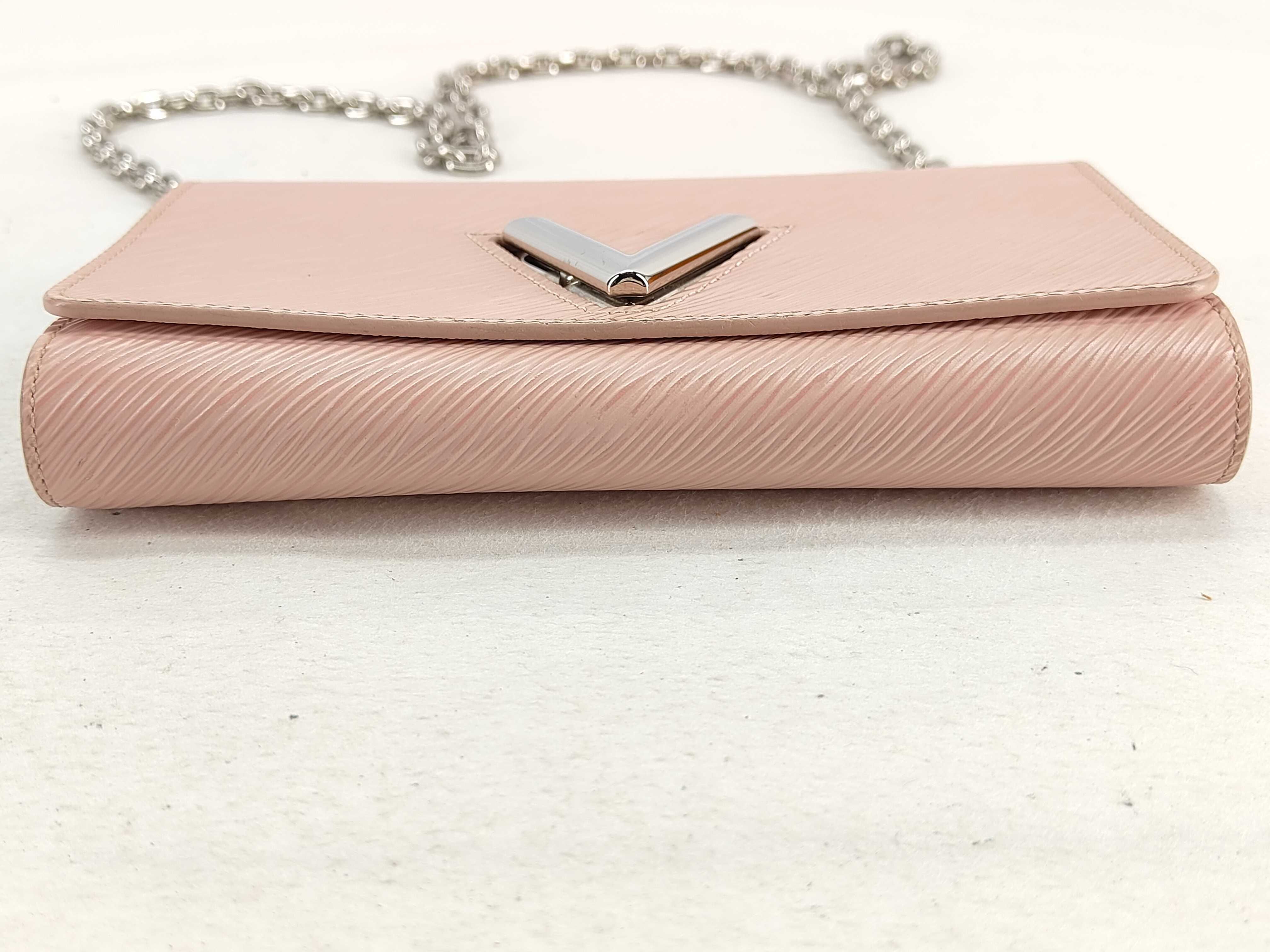 Epi Louis Vuitton Twist Shoulder Bag — view 15