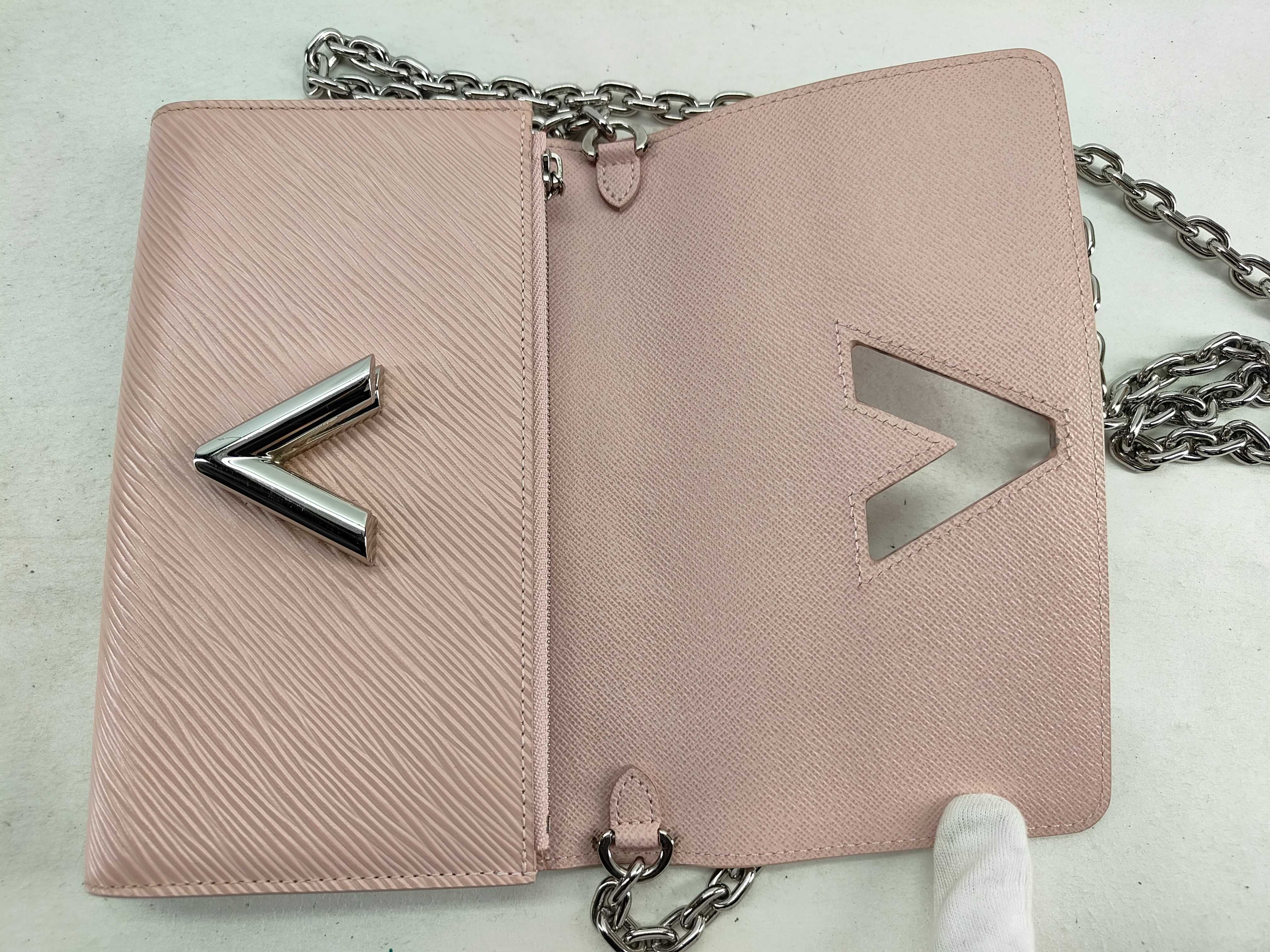 Epi Louis Vuitton Twist Shoulder Bag — view 6