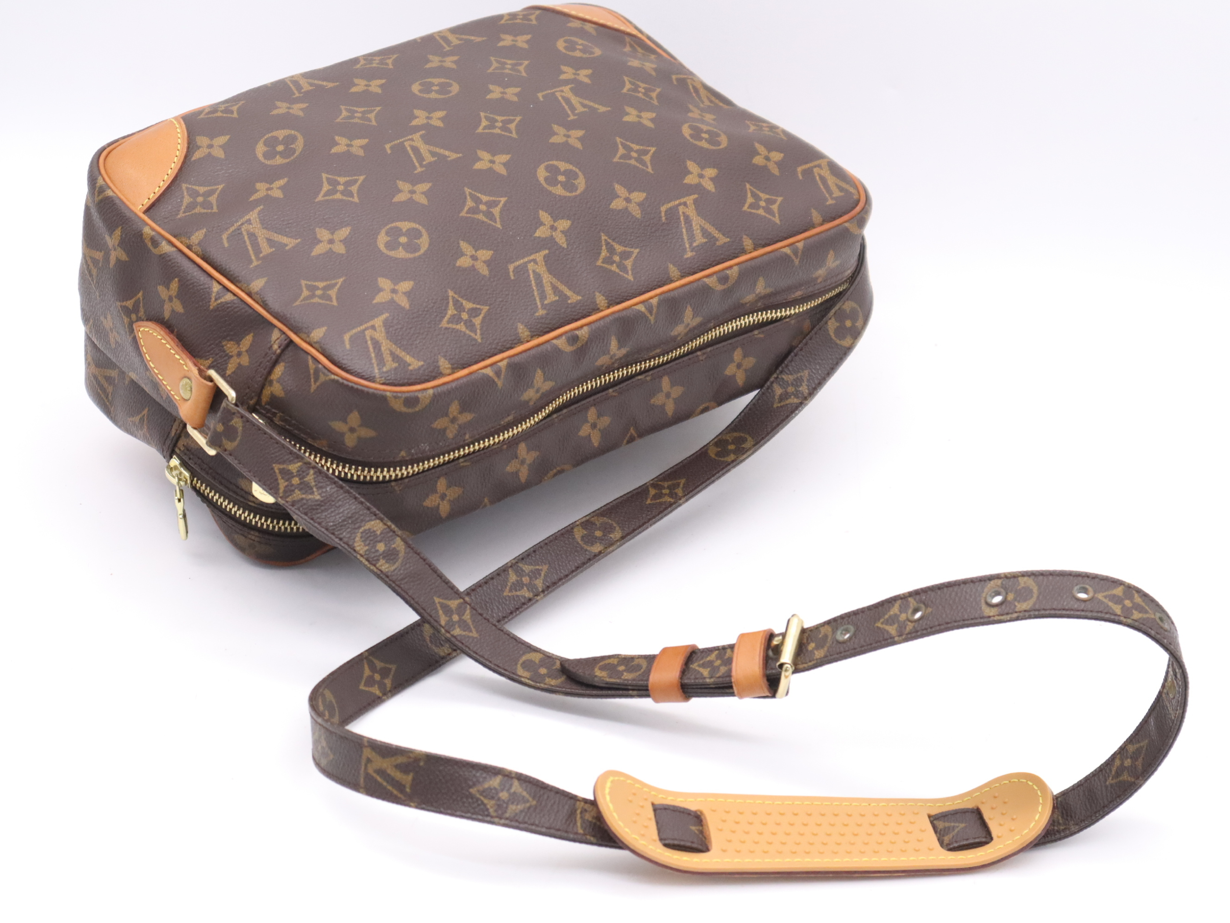 M45244 Monogram Nile Shoulder Bag — view 6
