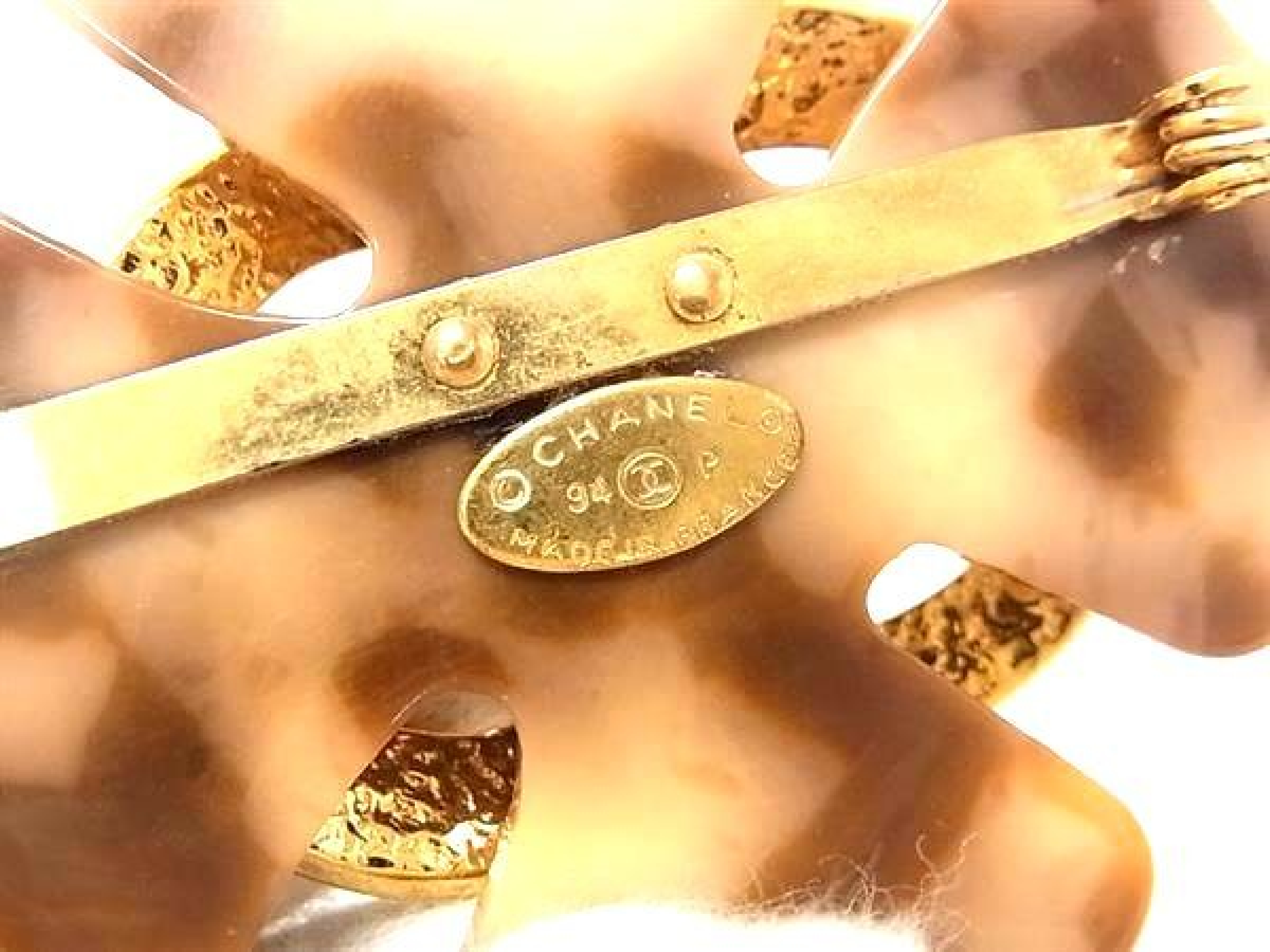 Coco Mark Pin Badge Pin Brooch Accessory for Women, Gold Tone x Brown Tone, FY4591 Brooch — view 4