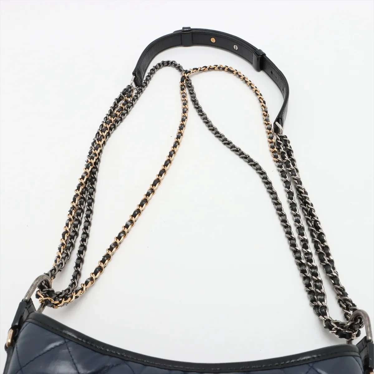 Gabriel de Chanel Vintage Calf x Leather Chain Shoulder Bag Blue x Black Gold x Silver Hardware 26430884 26th Series — view 6