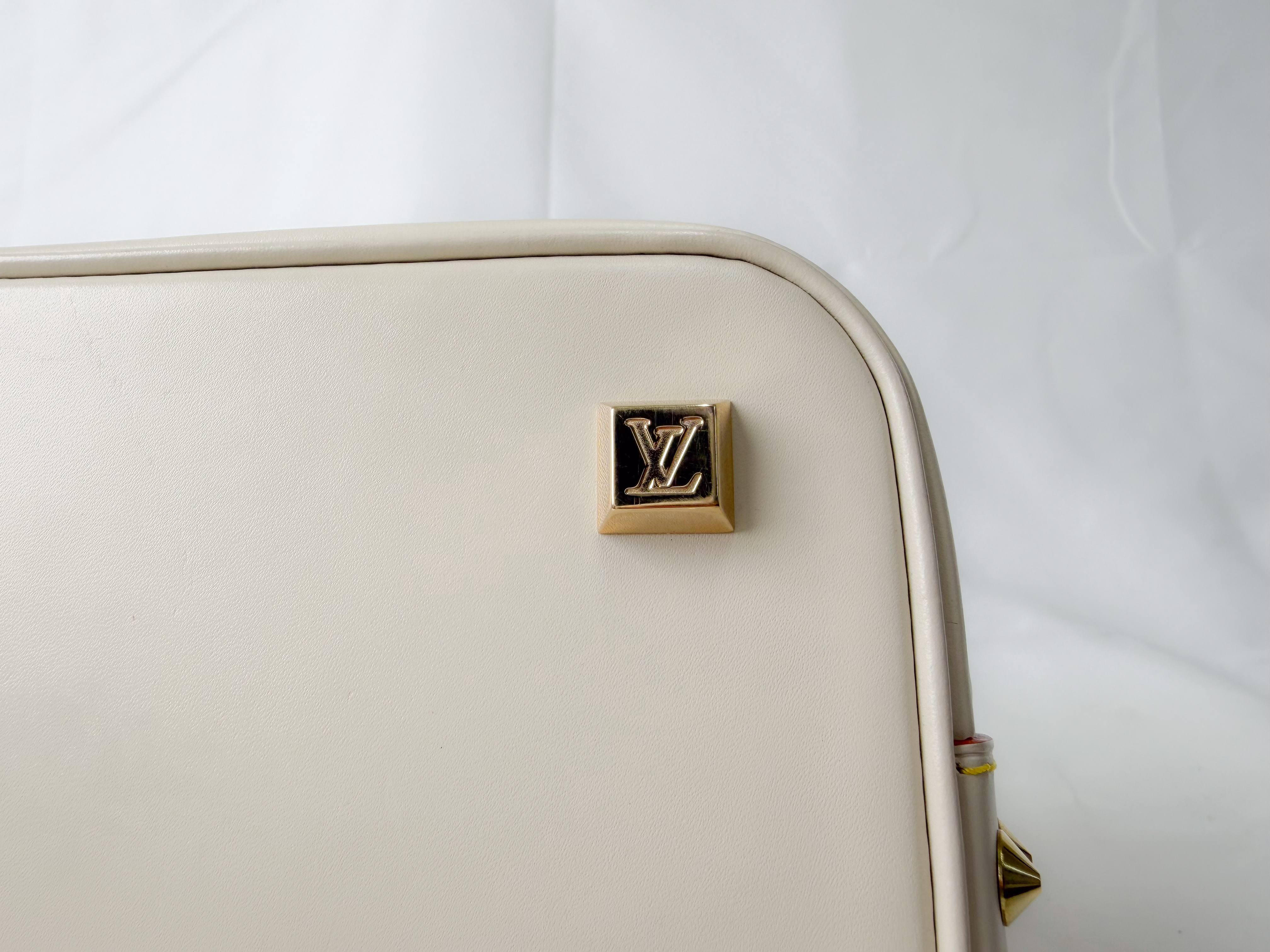 Suhali M91874 Lockit MM Blanc TH1006 Handbag — view 11