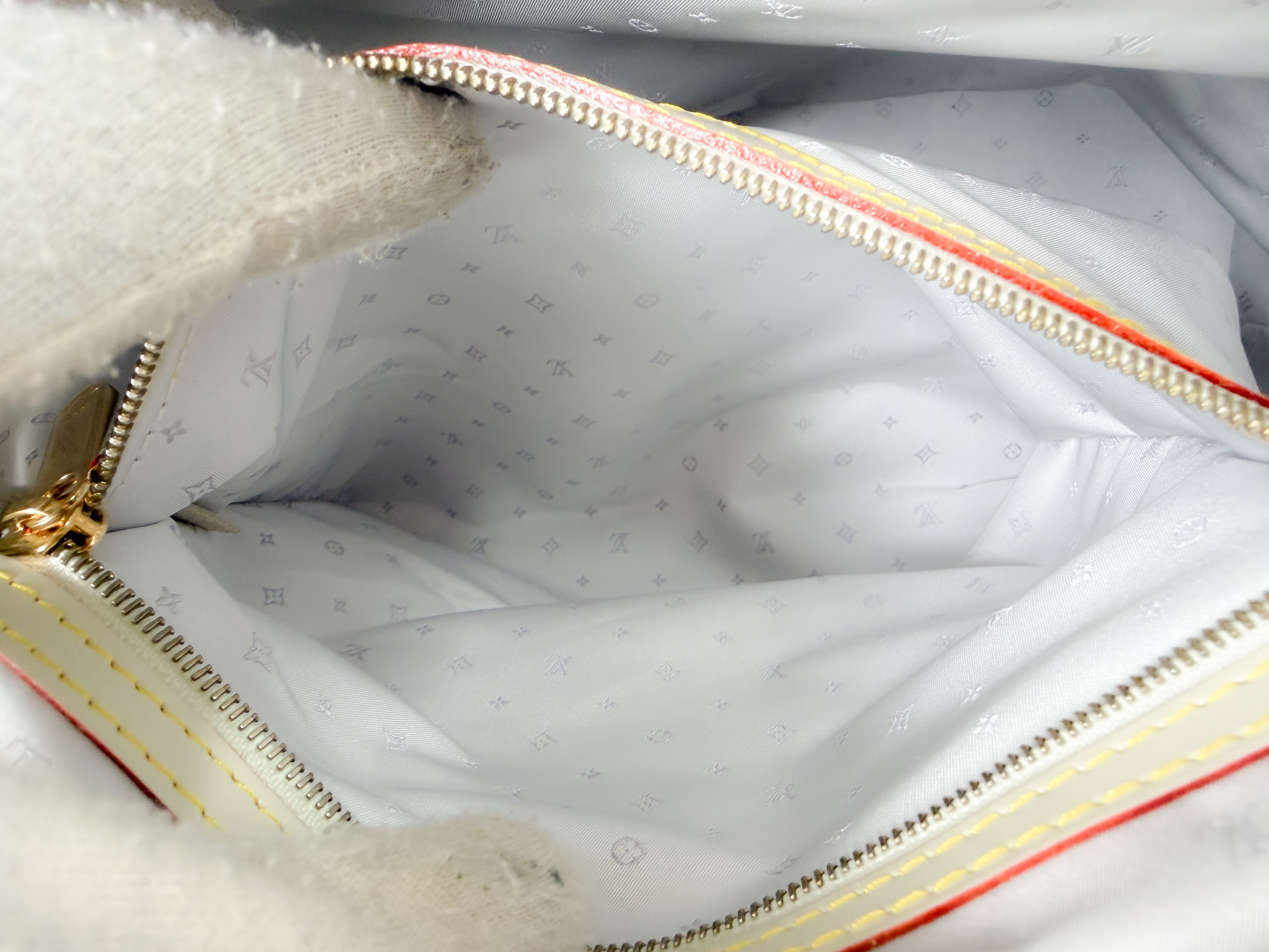 Suhali M91874 Lockit MM Blanc TH1006 Handbag — view 13