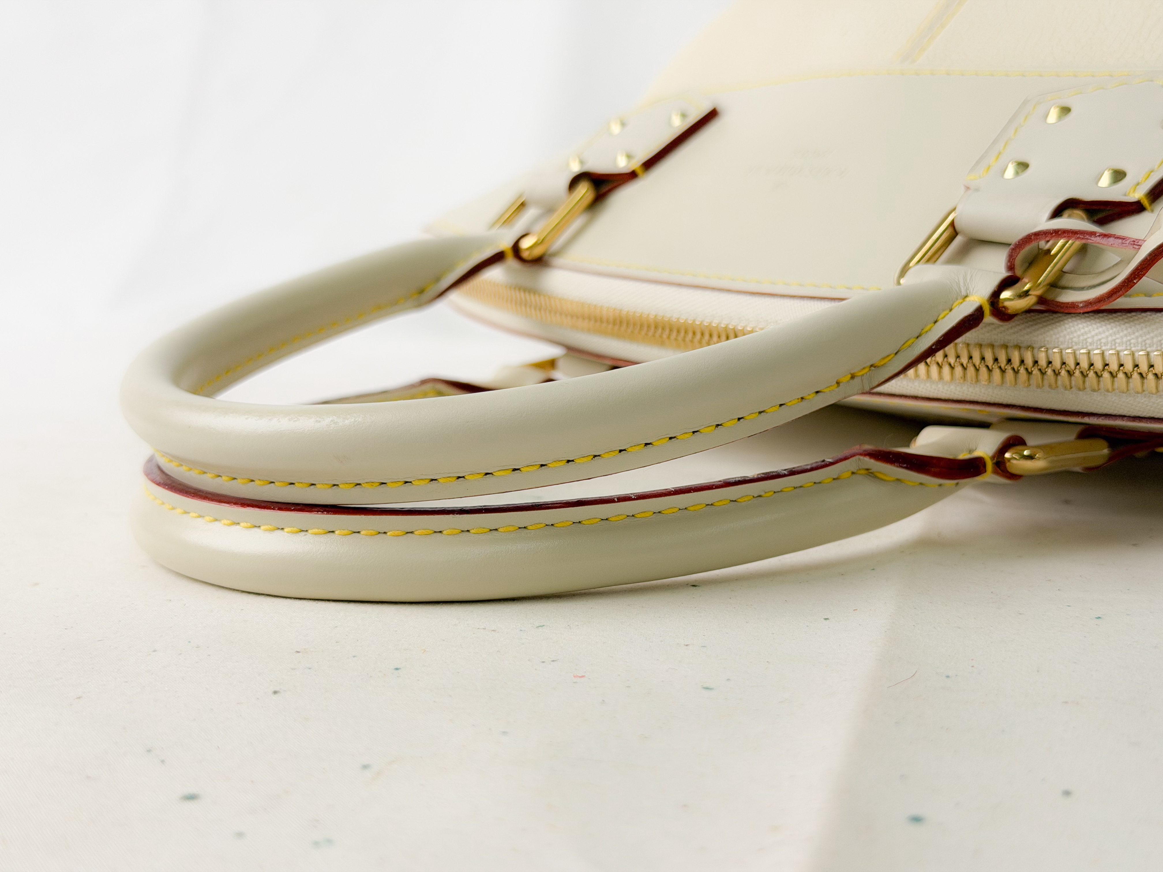 Suhali M91874 Lockit MM Blanc TH1006 Handbag — view 3