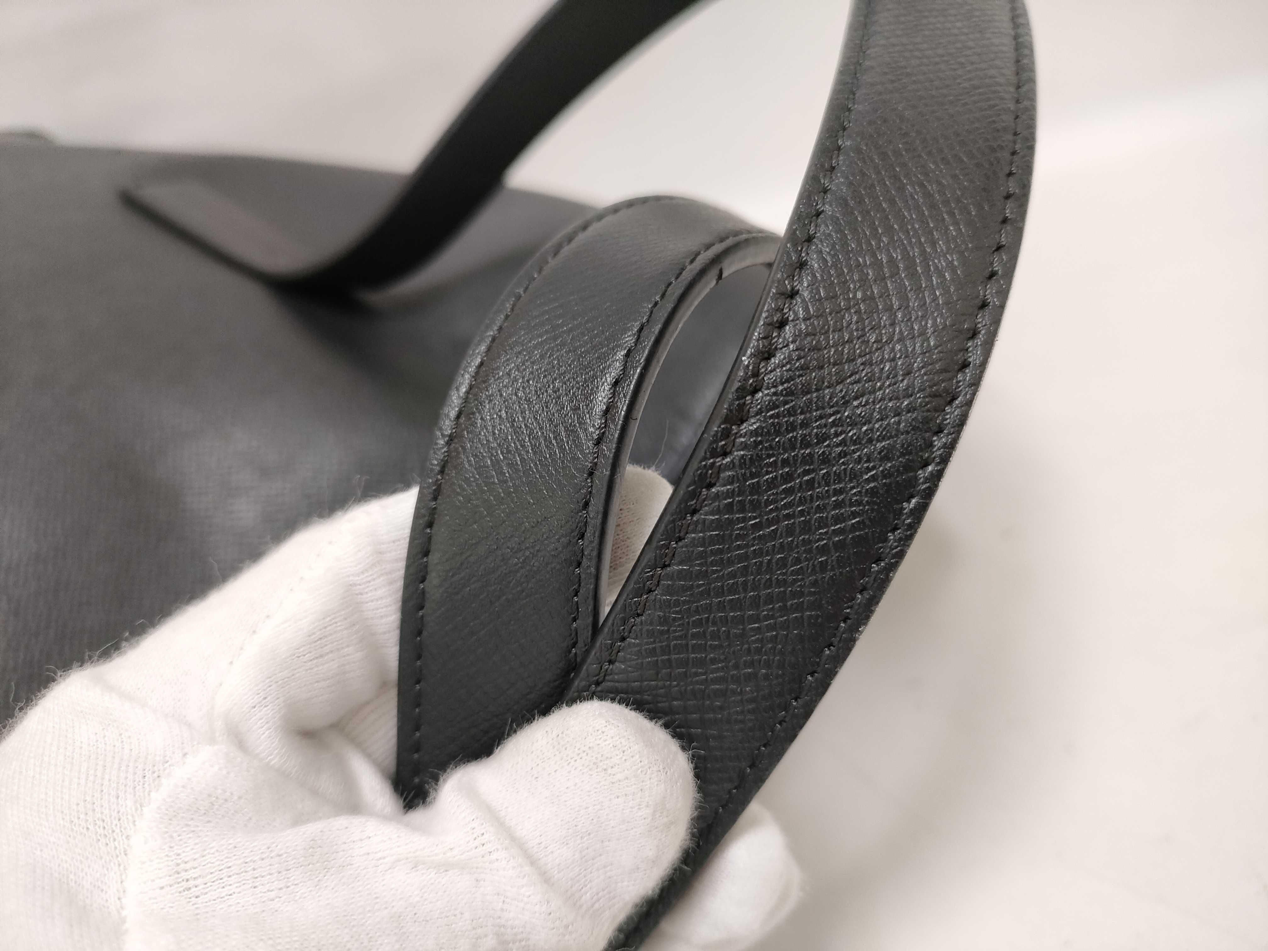 Taiga Louis Vuitton LV Taiga Cavalier Tote Bag Ardoise Tote Bag — view 4
