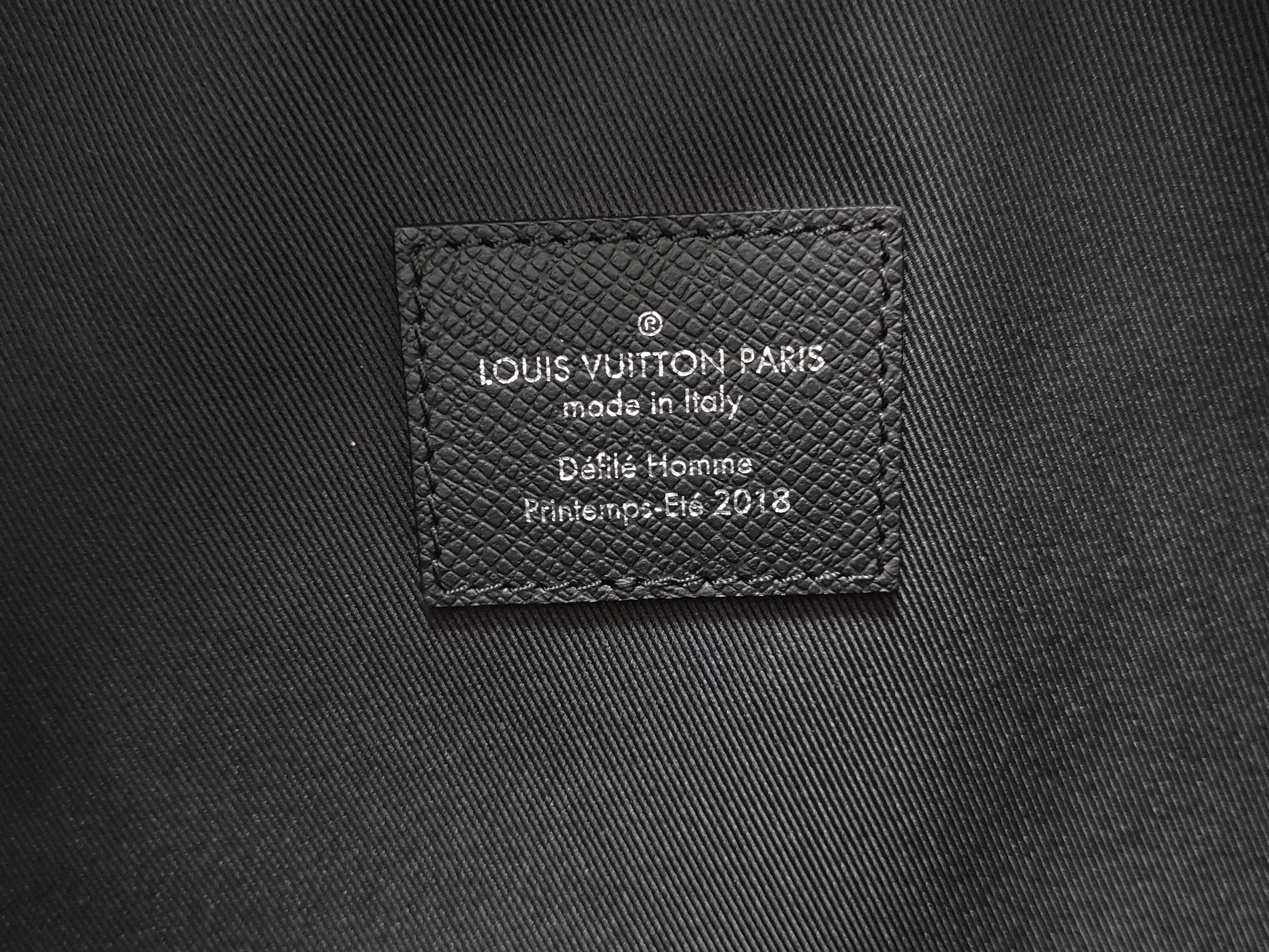 Taiga Louis Vuitton LV Taiga Cavalier Tote Bag Ardoise Tote Bag — view 10