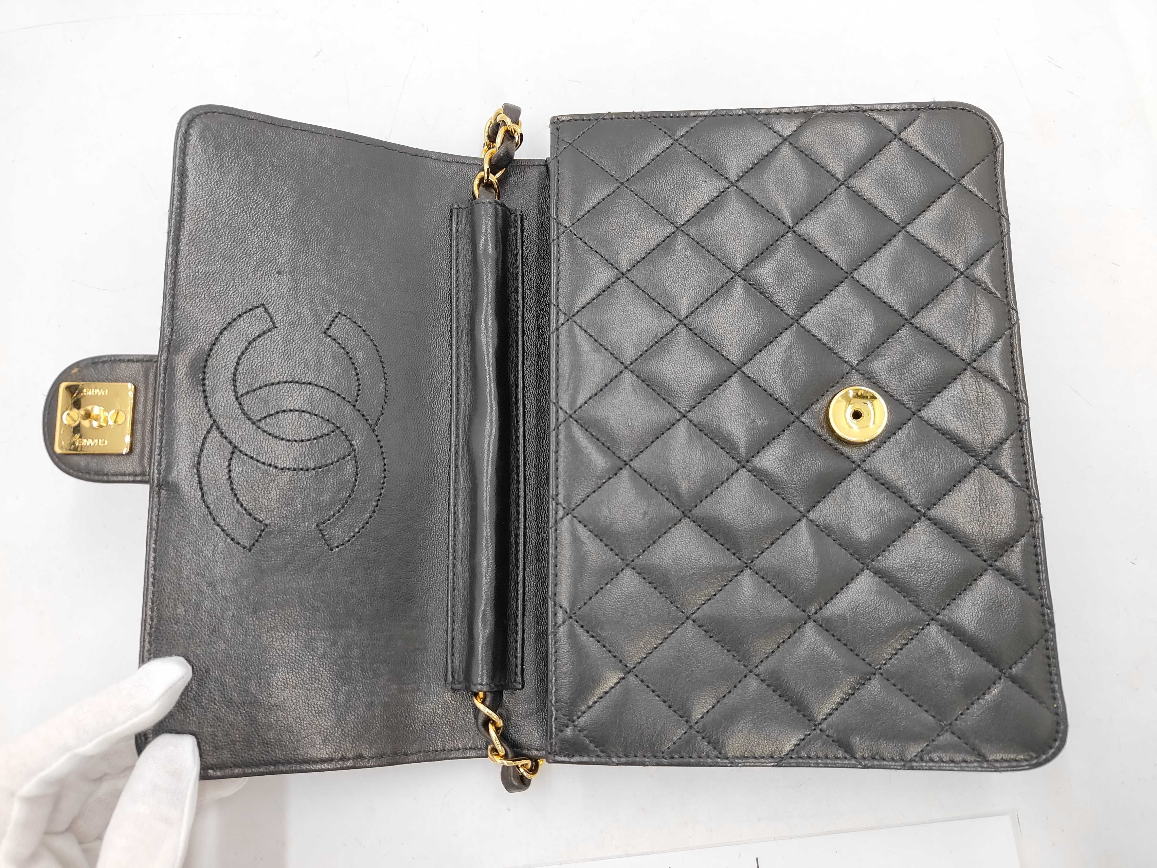 Matelassé Shoulder Bag (Black) — view 5