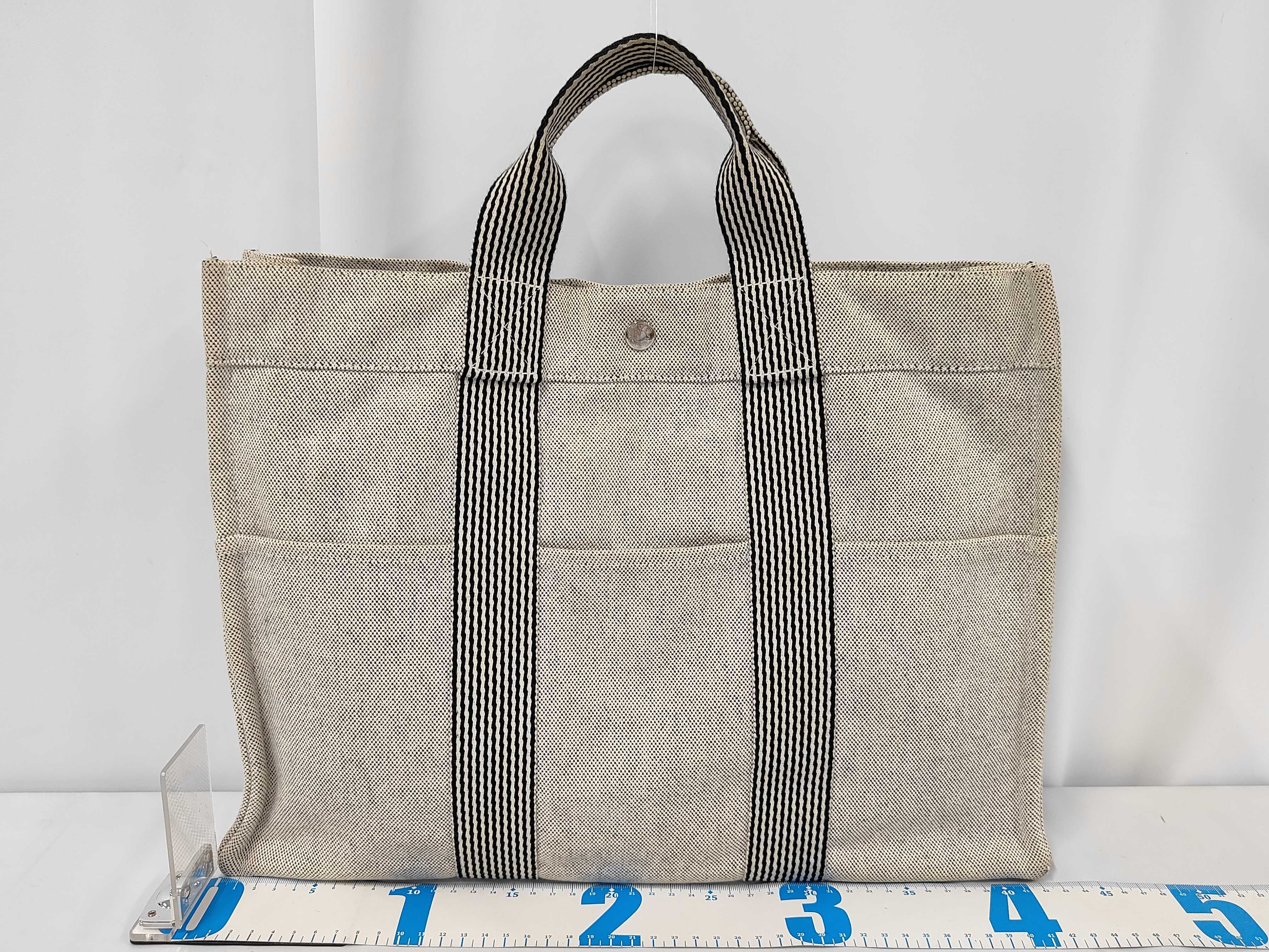New Fourre-Tout MM Grey Handbag — view 2
