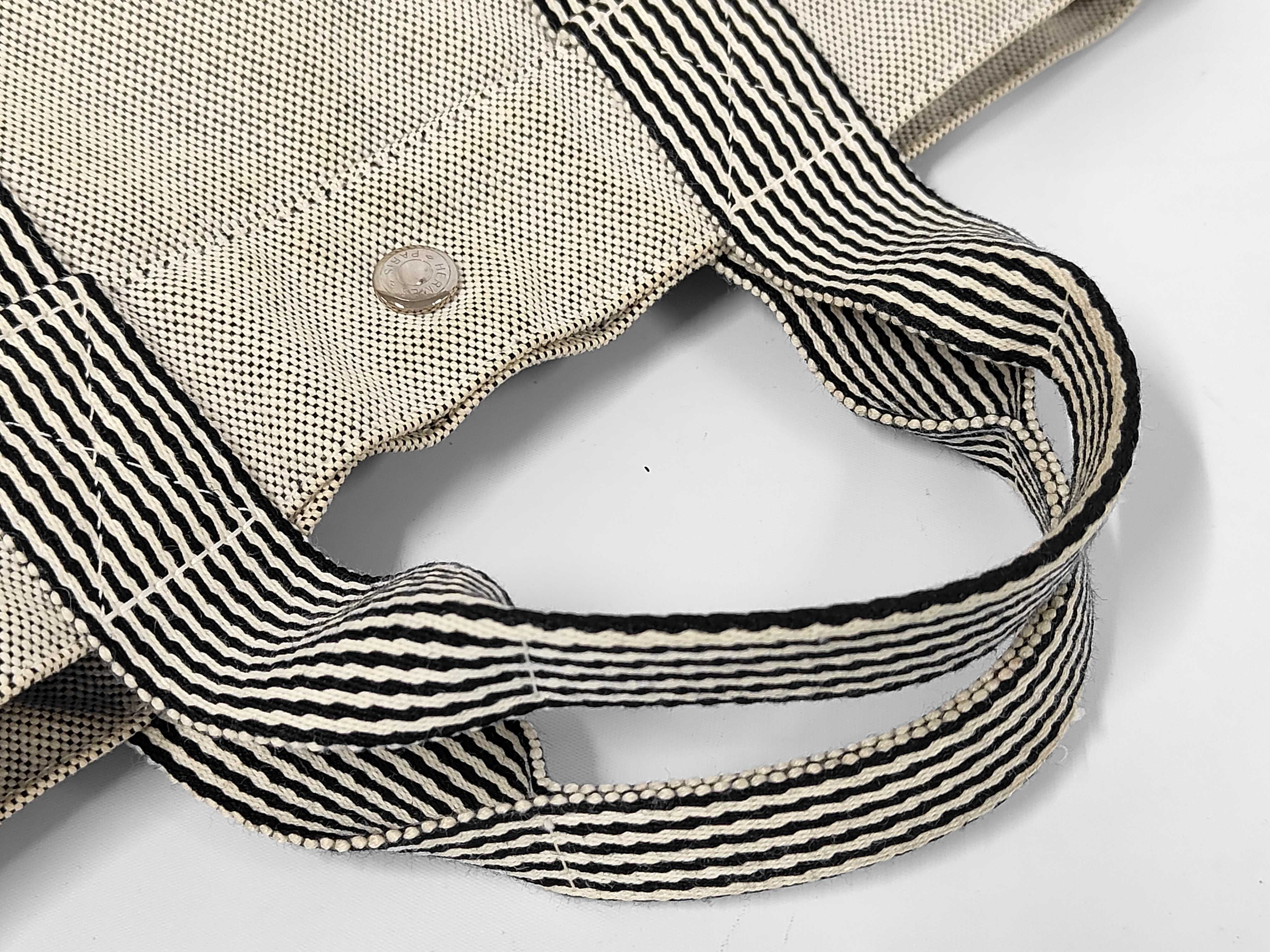 New Fourre-Tout MM Grey Handbag — view 3