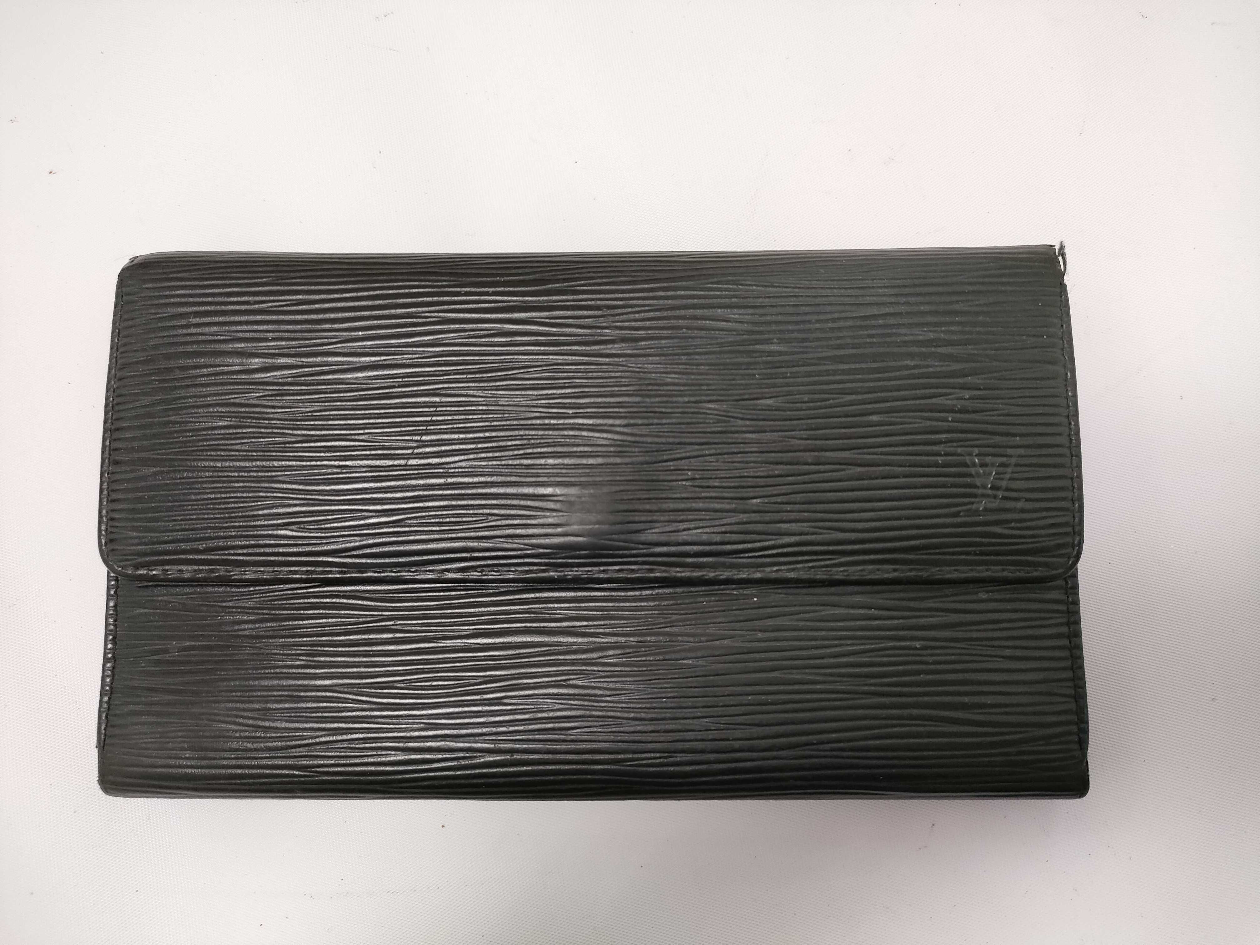 Epi Leather Wallet (Vuitton Epi International)