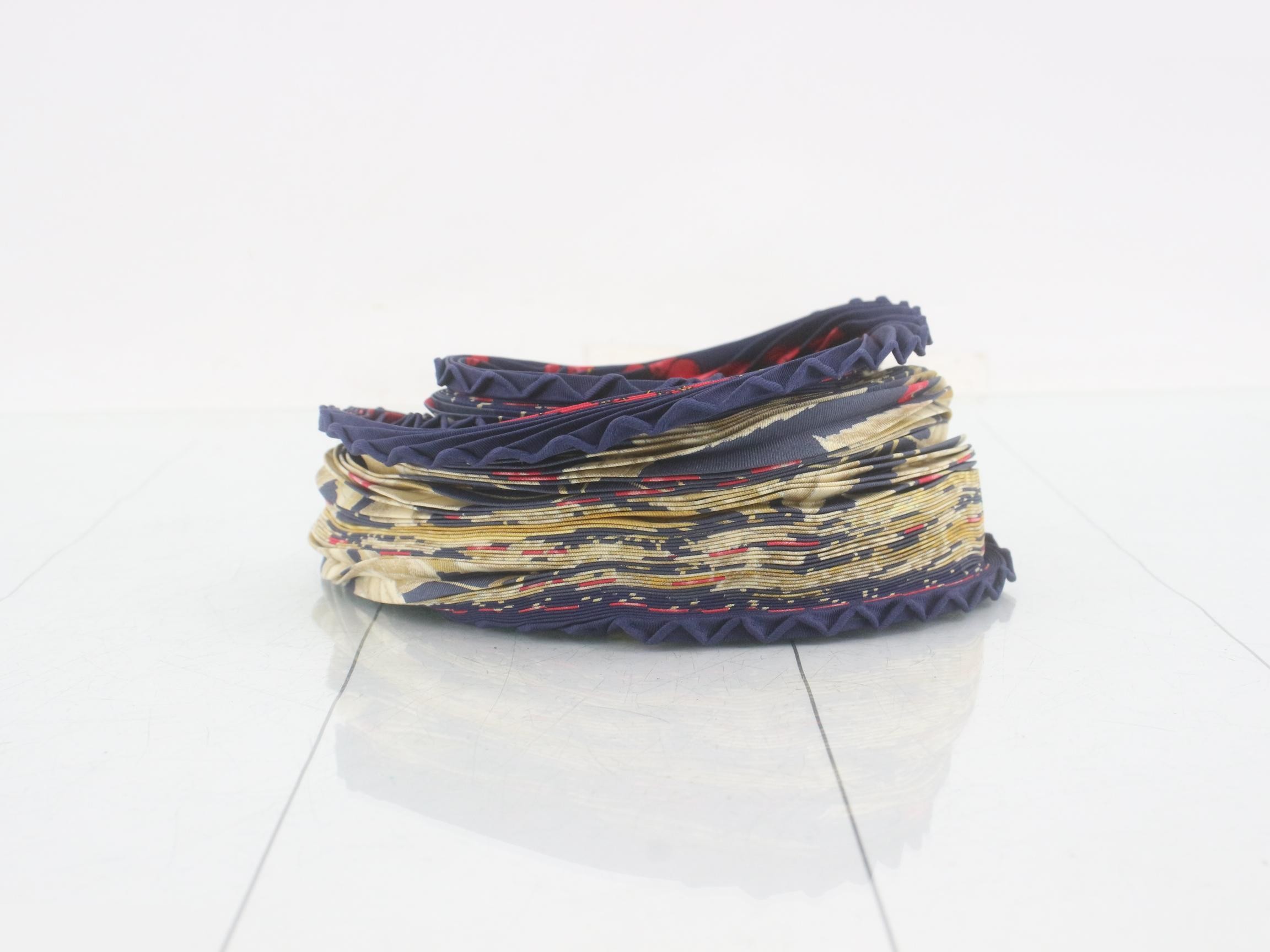 pleated scarf — view 2